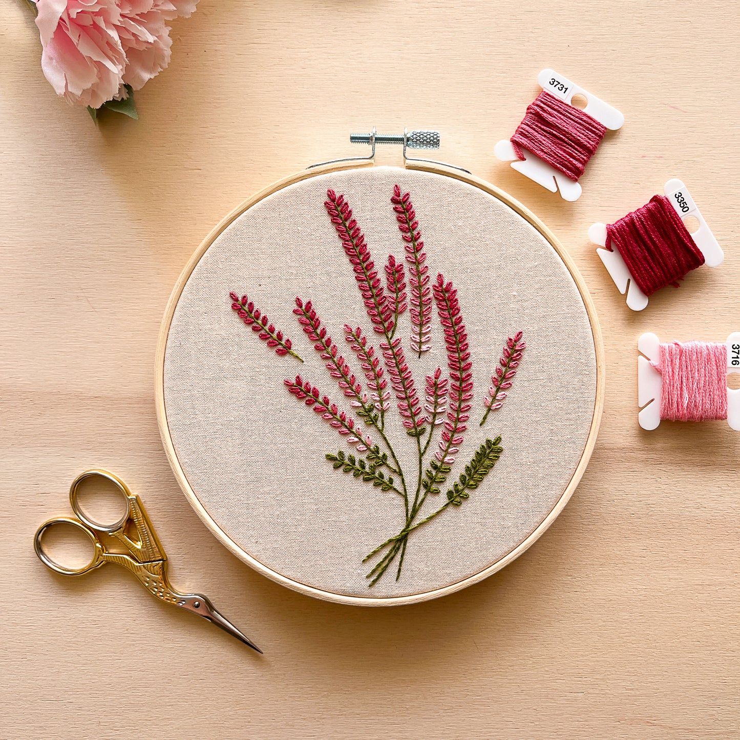 Fiori d'erica - pattern di ricamo a mano con istruzioni e video tutorial