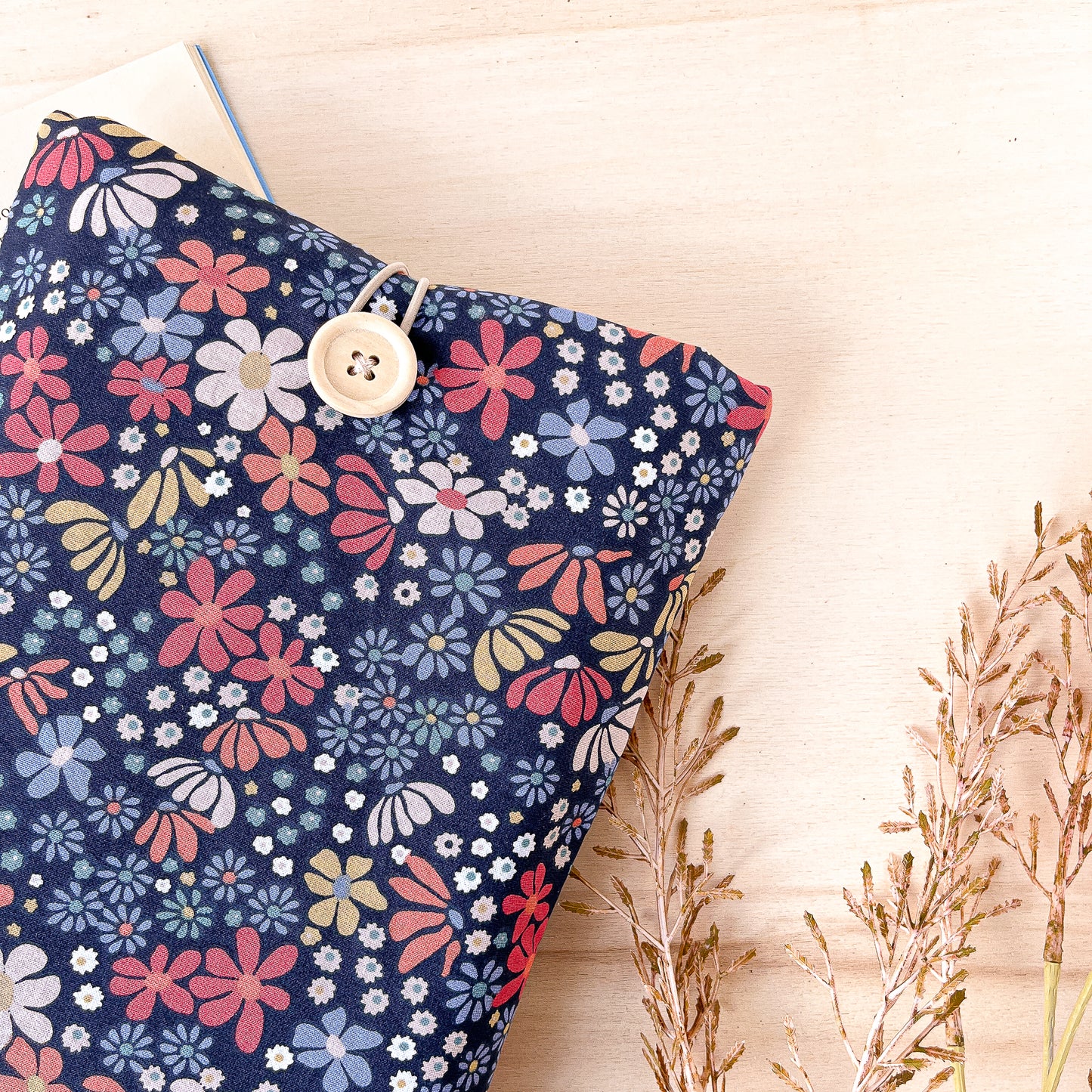 Custodia per libri imbottita in cotone con fiori colorati