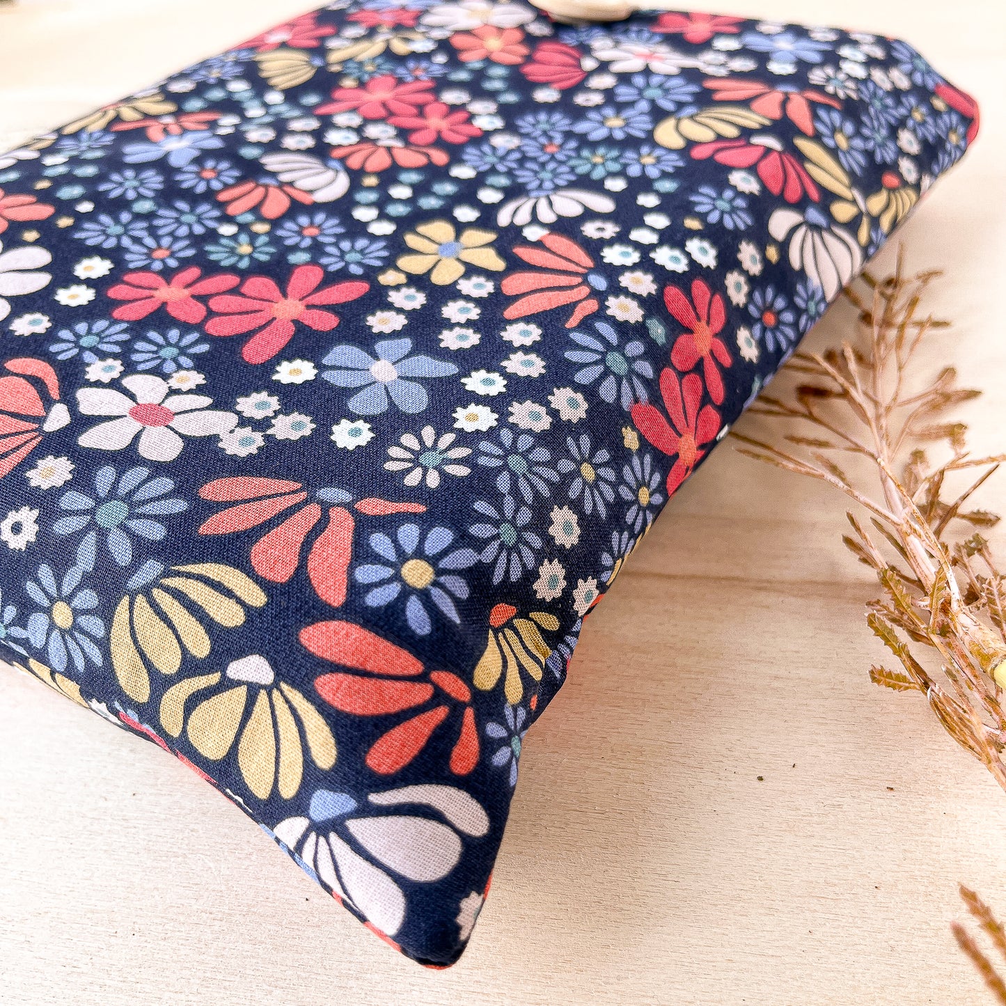 Custodia per libri imbottita in cotone con fiori colorati
