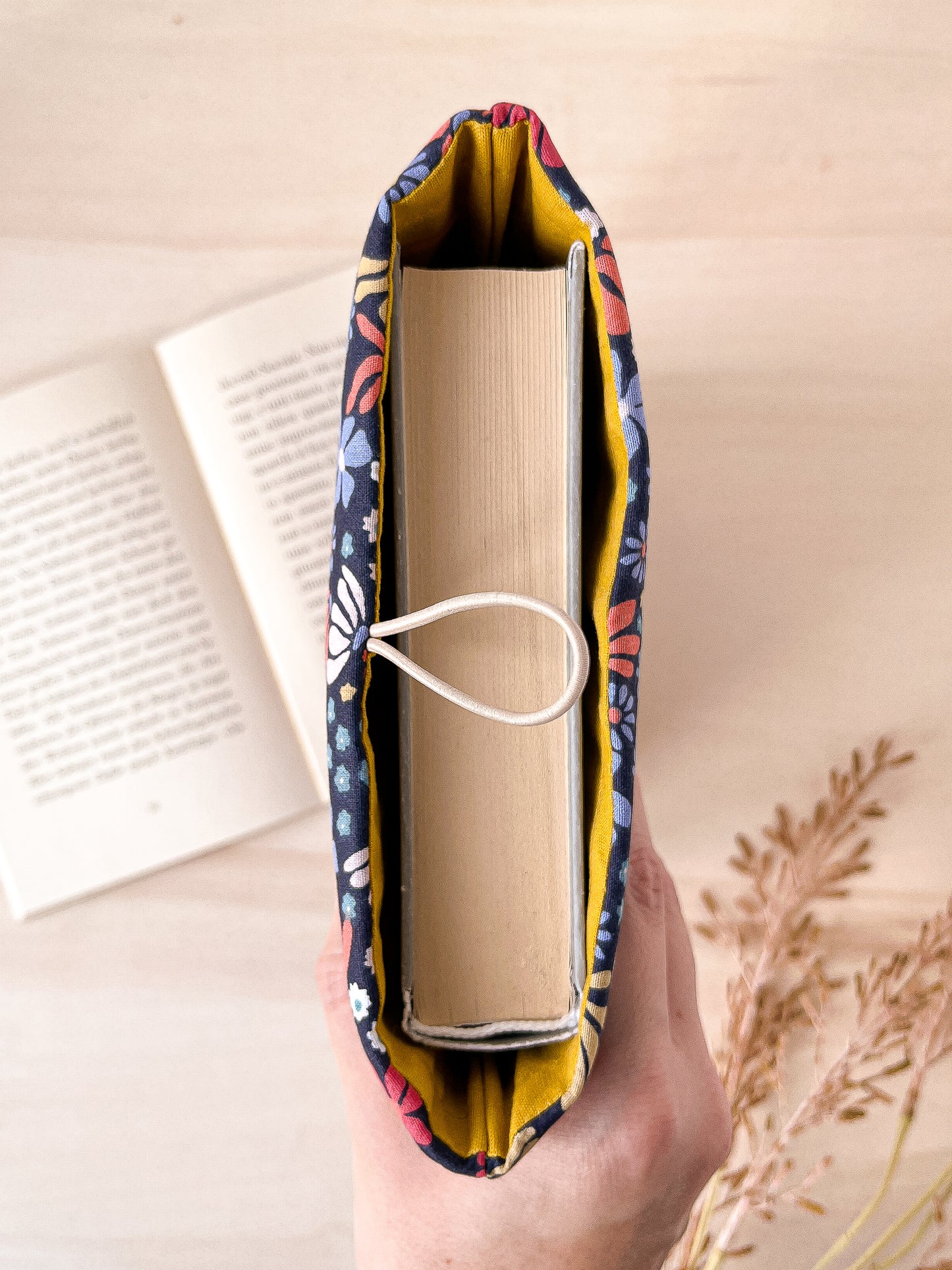 Custodia per libri imbottita in cotone con fiori colorati