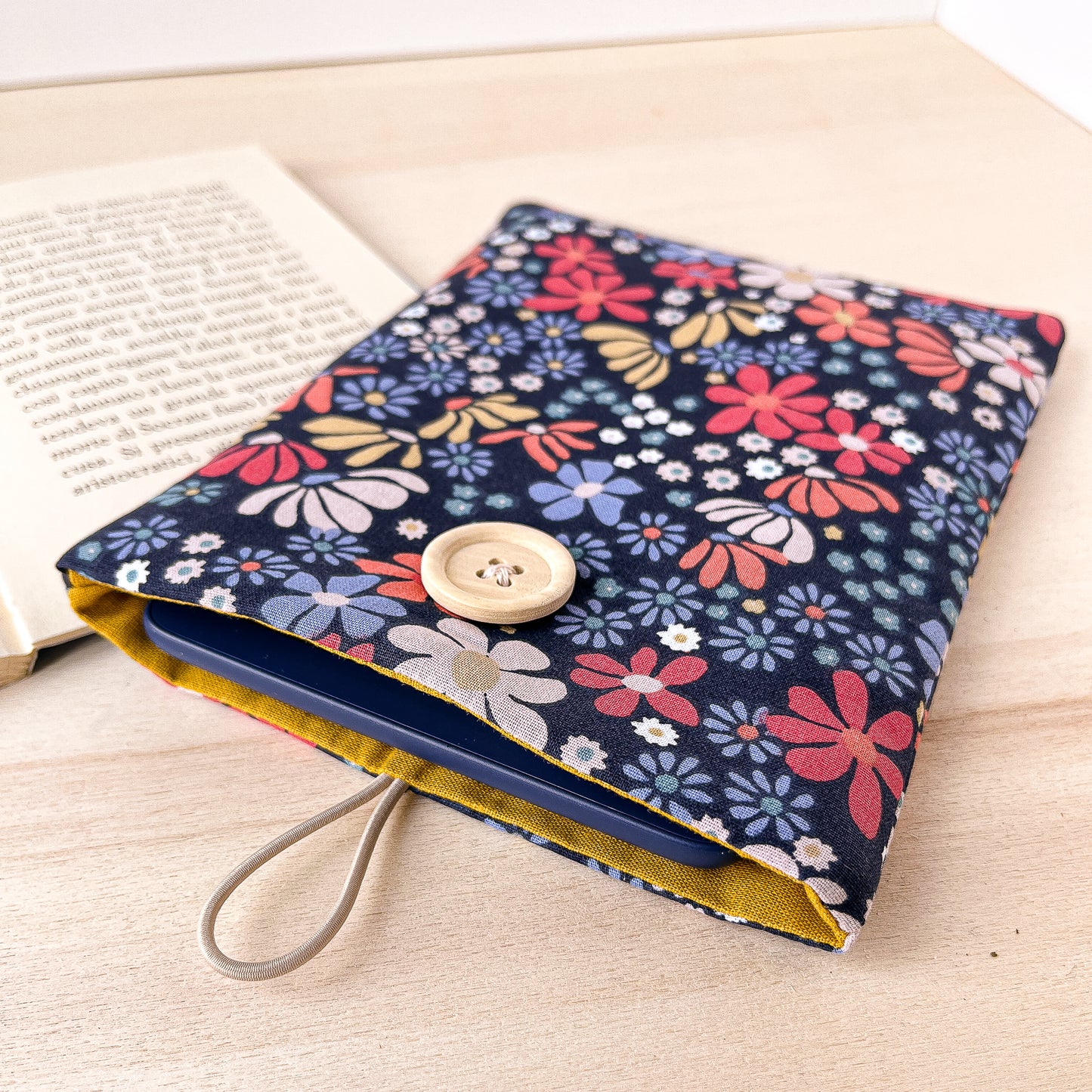 Tiny flowers padded e-reader sleeve