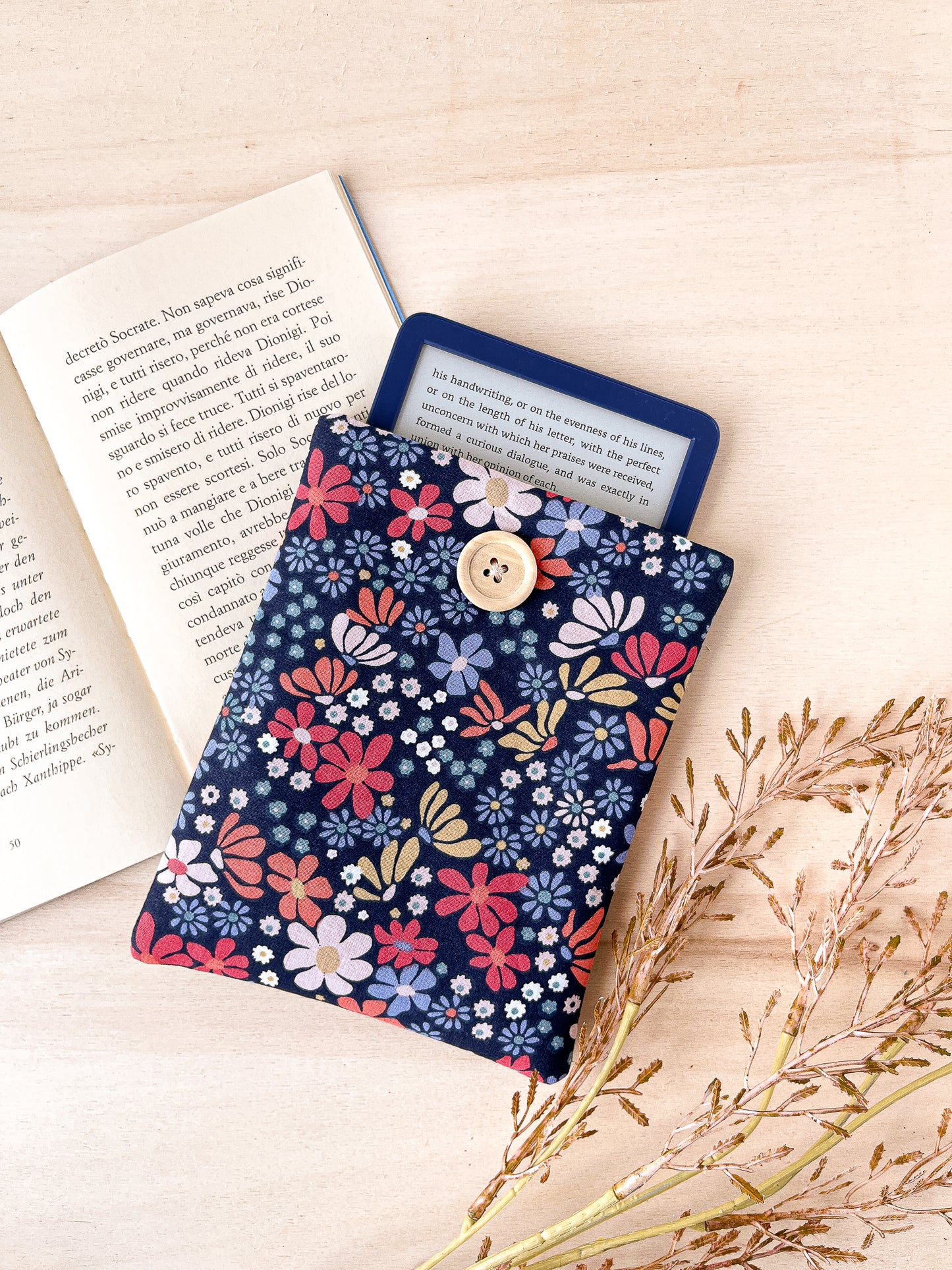 Tiny flowers padded e-reader sleeve