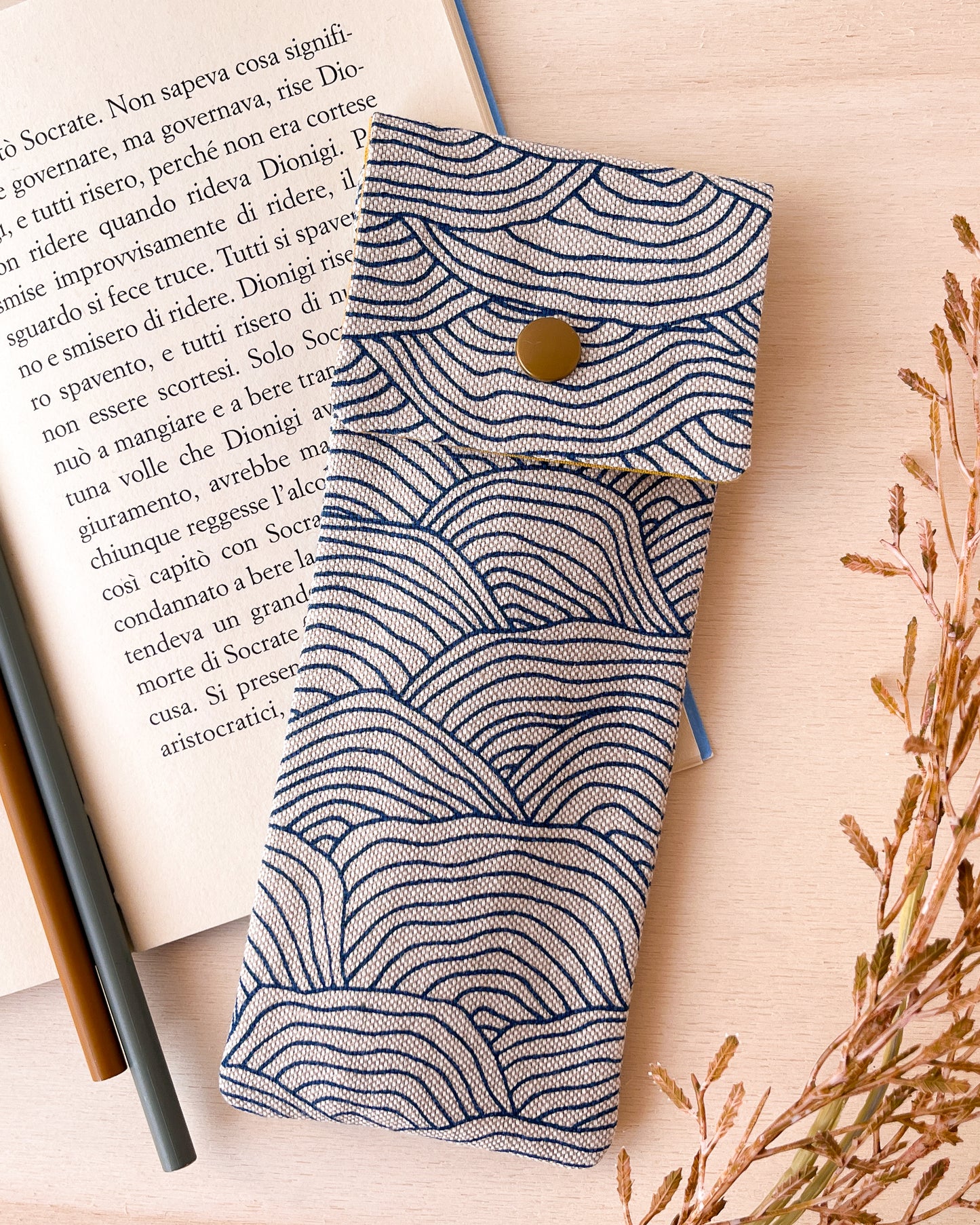 Astuccio con motivo a onde blu