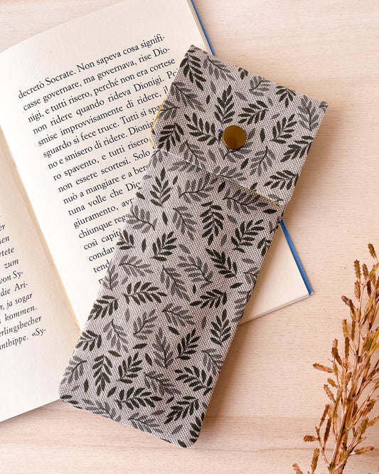 Tiny leaves pencil case