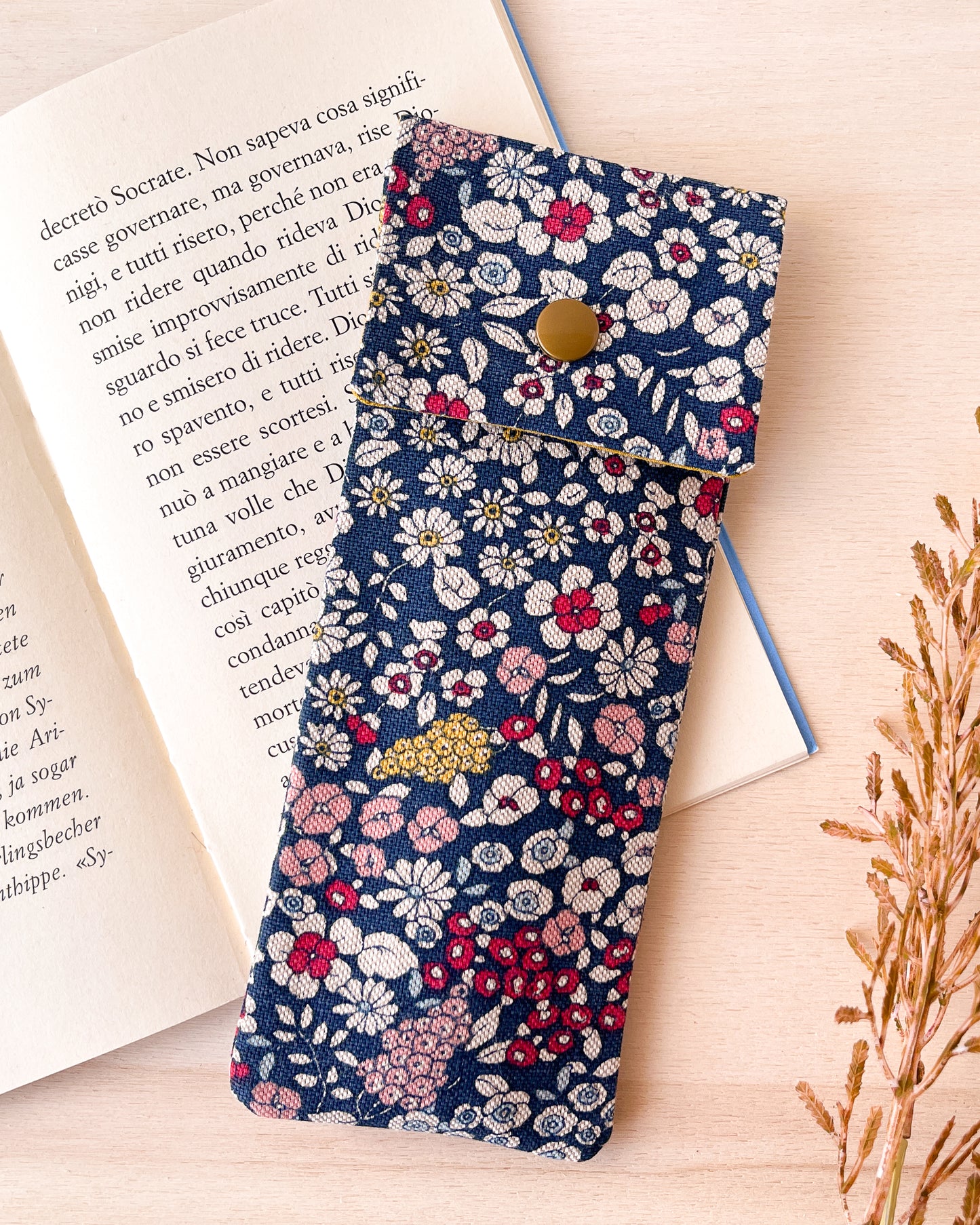 Astuccio con motivo floreale blu