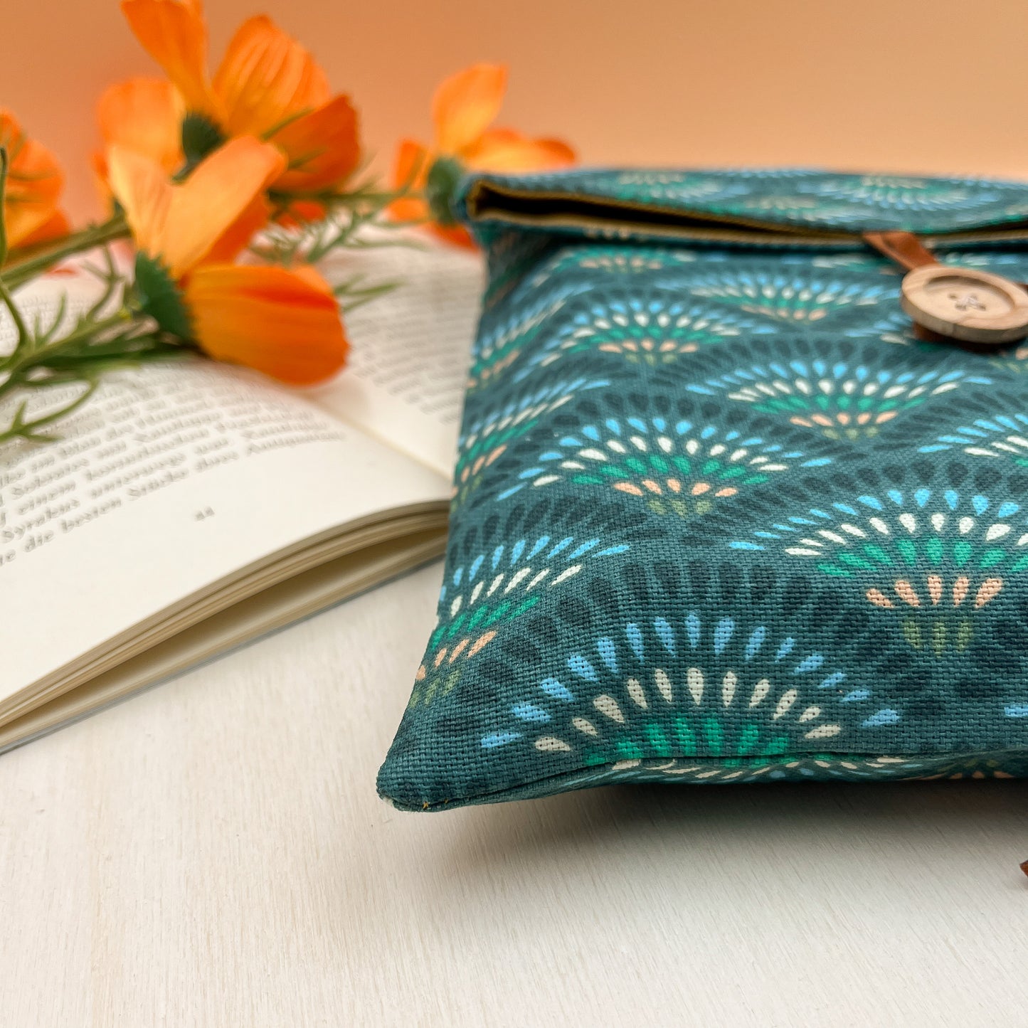 SOLD OUT -Custodia per libri regolabile in cotone con motivo blu pavone