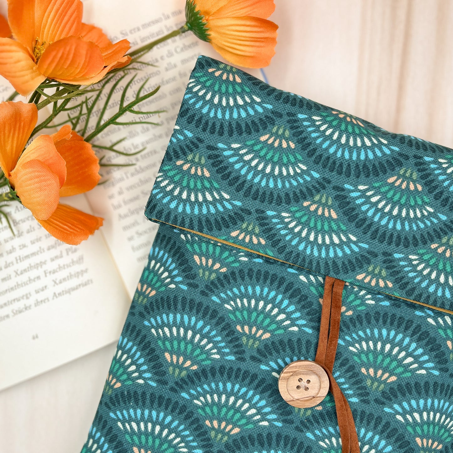 SOLD OUT -Custodia per libri regolabile in cotone con motivo blu pavone