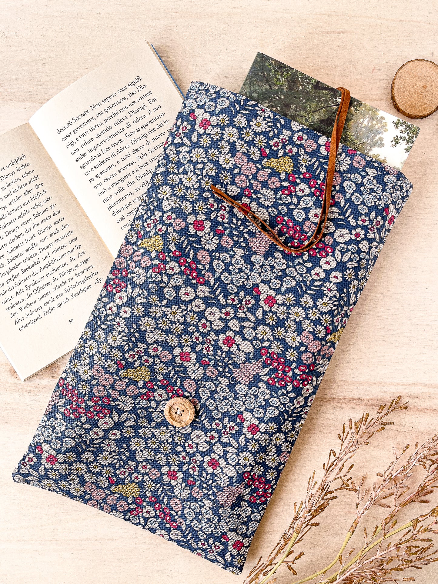 Custodia per libri regolabile in cotone a fiori su fondo blu