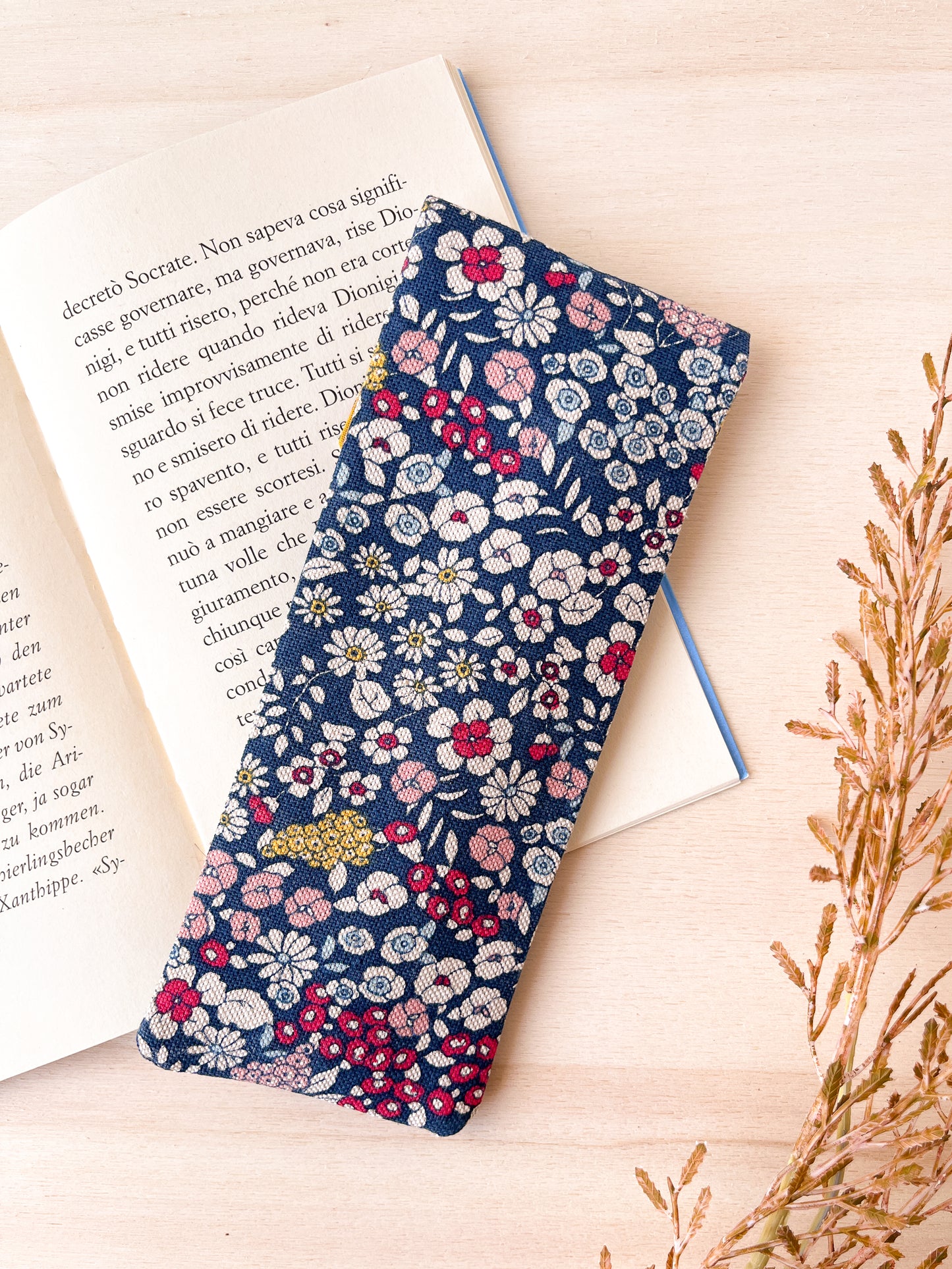 Astuccio con motivo floreale blu