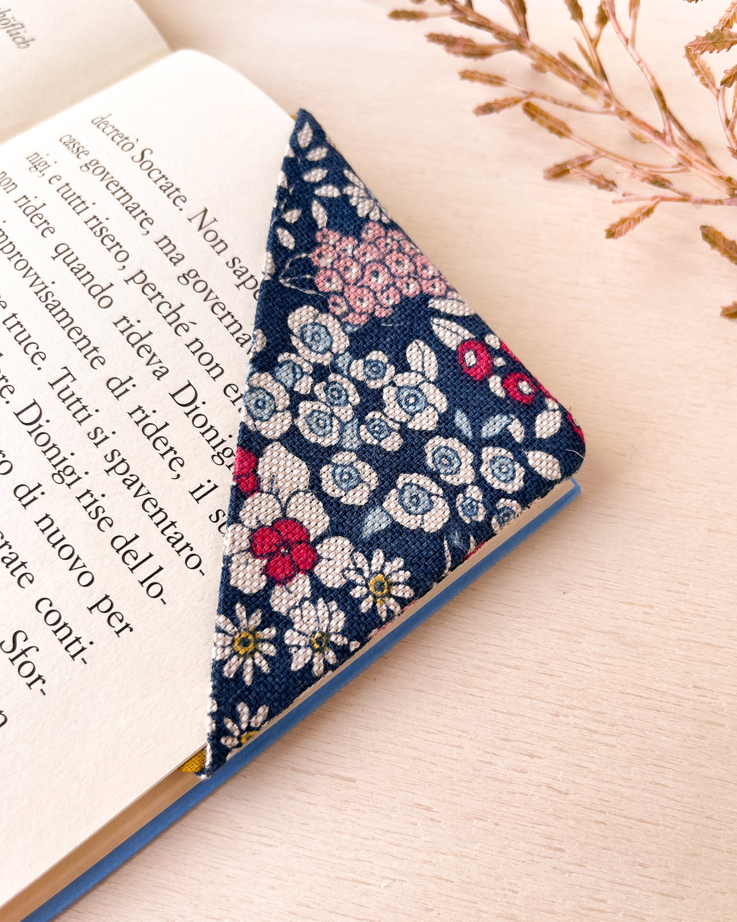 Astuccio con motivo floreale blu + segnalibro