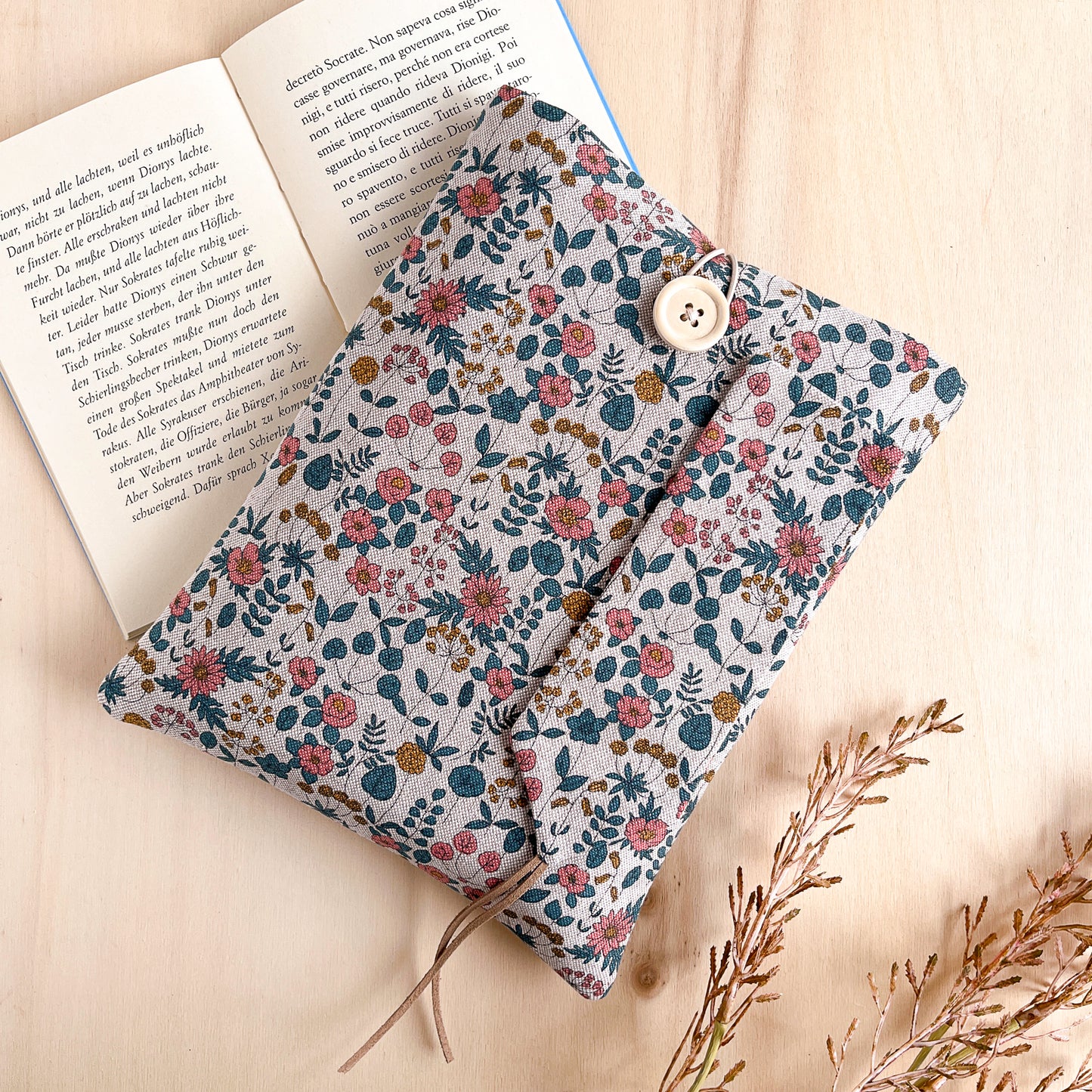 Custodia per libri imbottita in cotone con fiori rosa