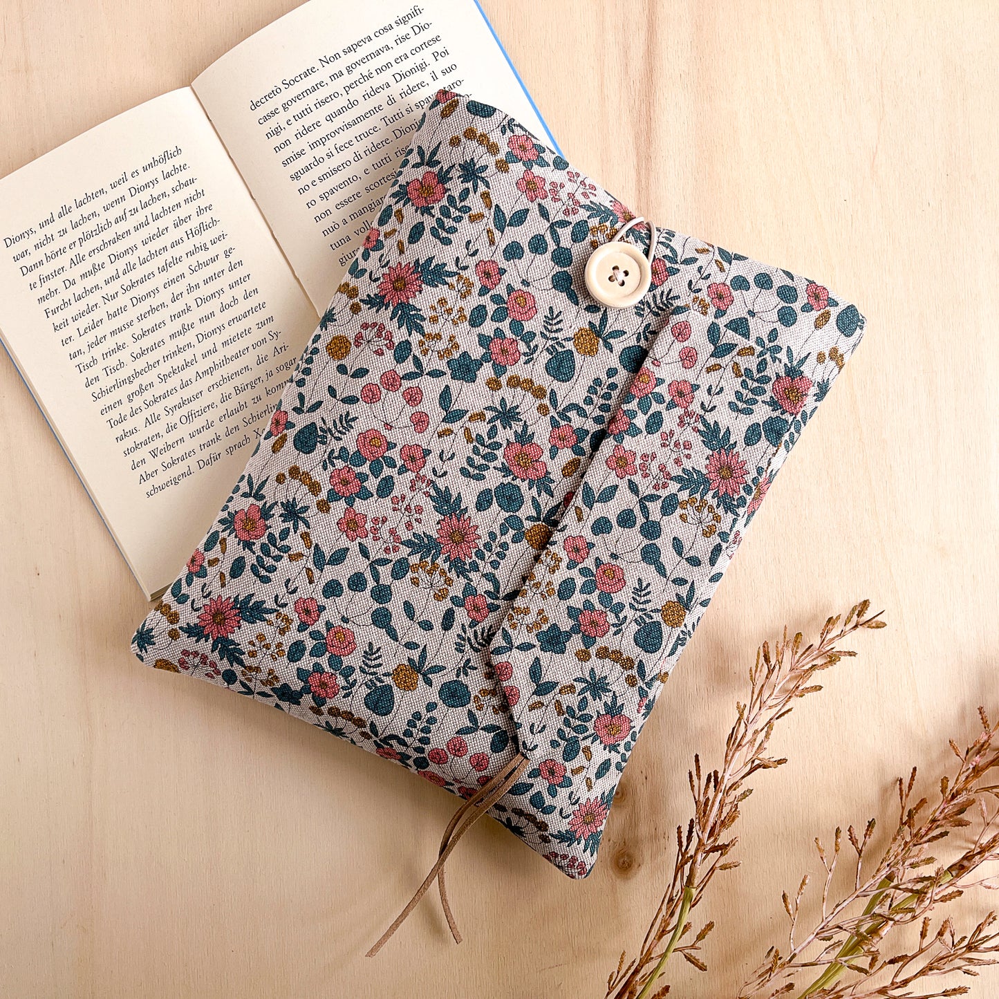 Custodia per libri imbottita in cotone con fiori rosa