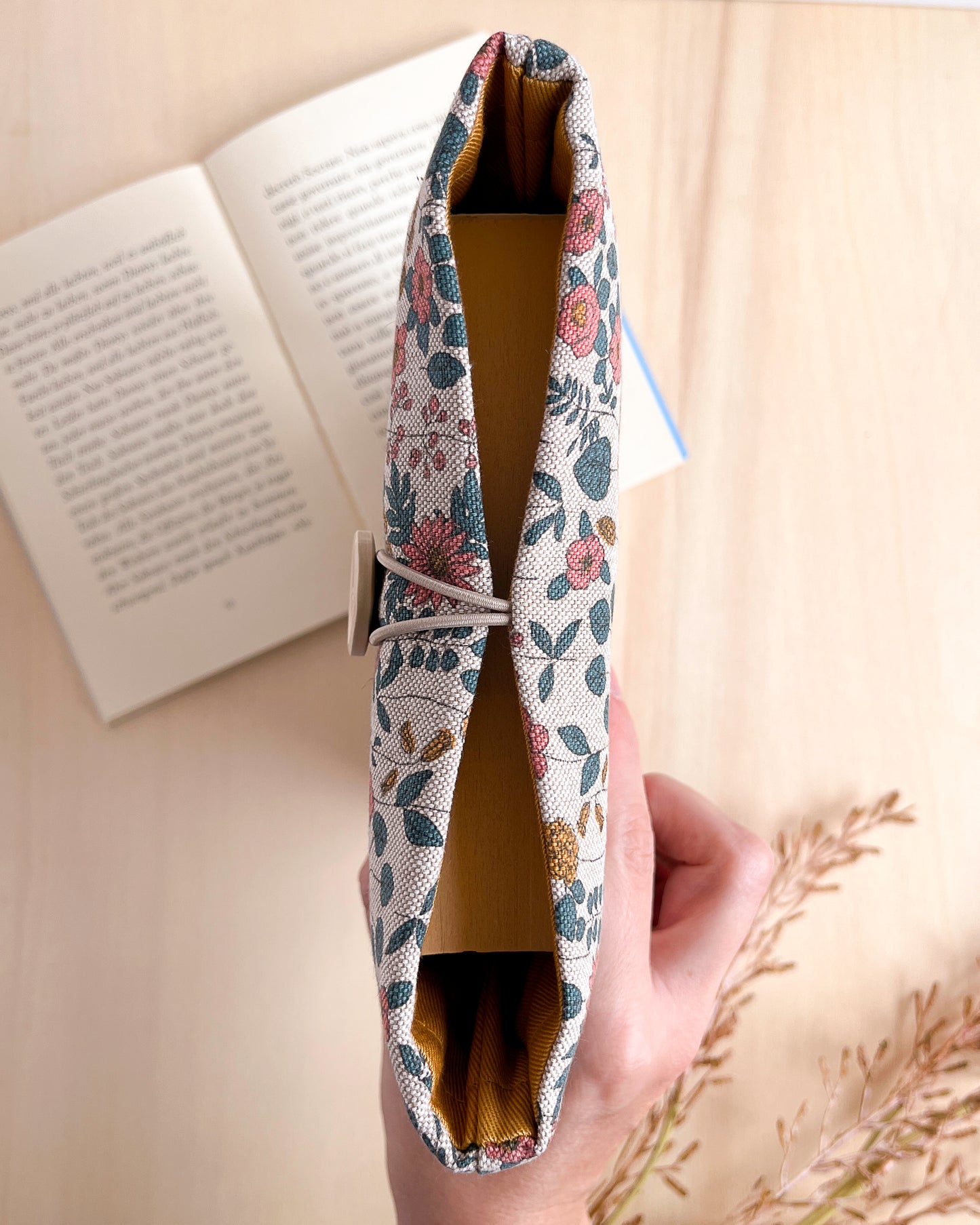 Custodia per libri imbottita in cotone con fiori rosa