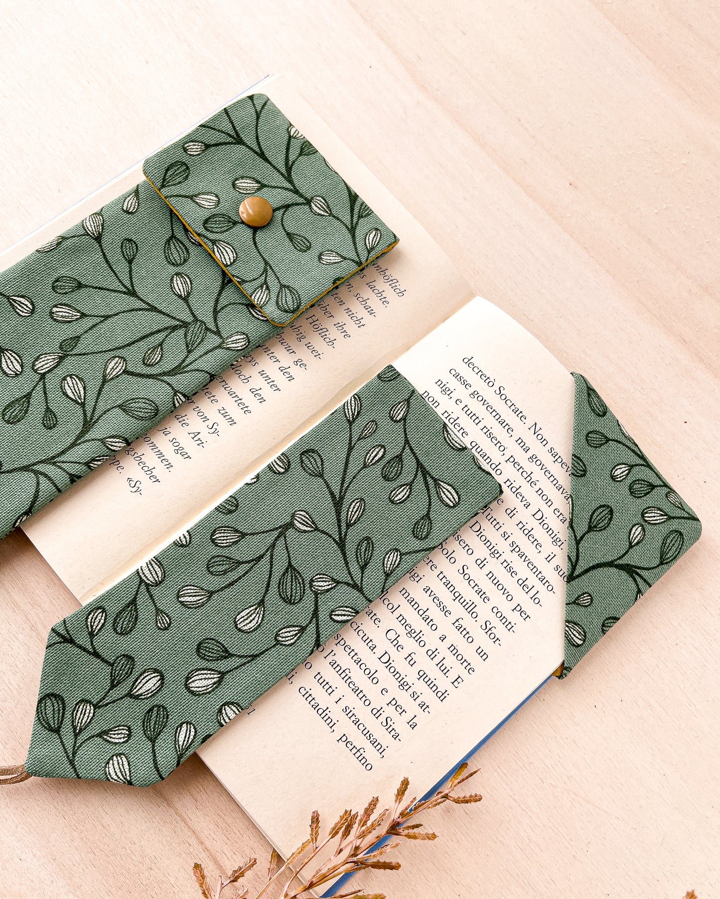 Astuccio verde con foglie + segnalibro