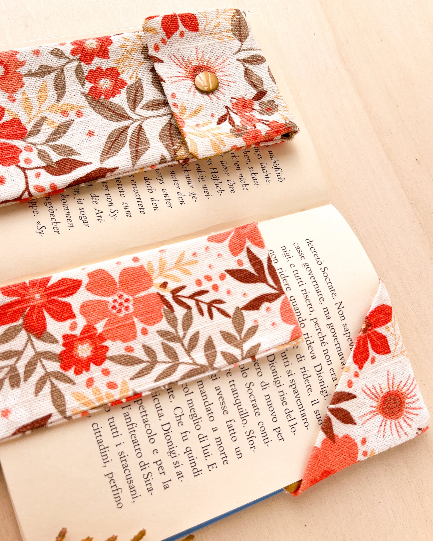 Astuccio con fiori arancio + segnalibro