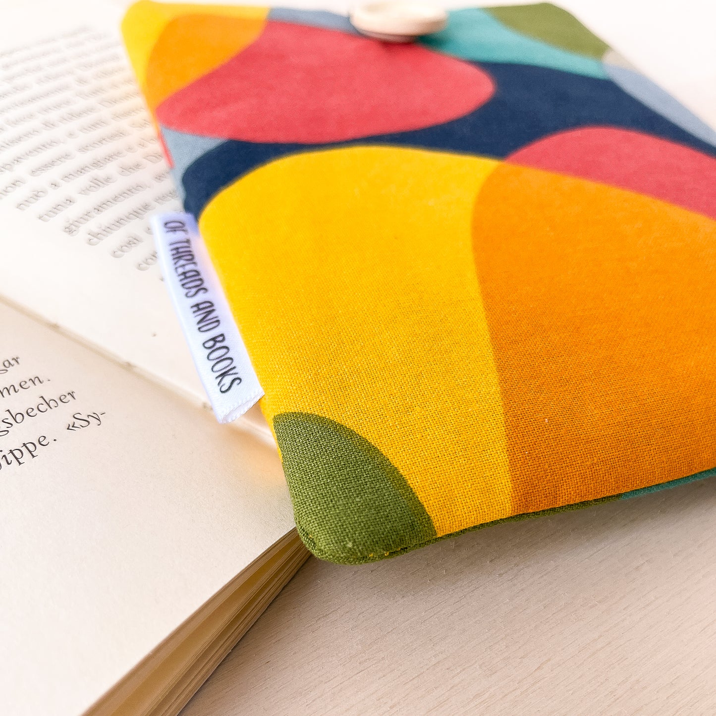 Colourful padded e-reader sleeve