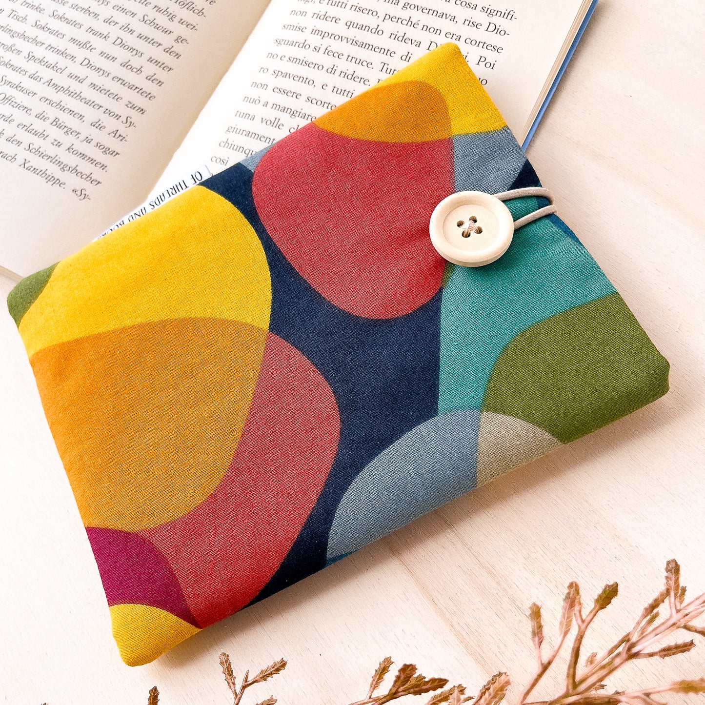 Colourful padded e-reader sleeve