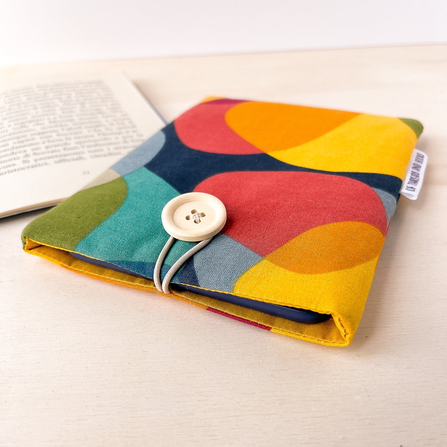 Colourful padded e-reader sleeve