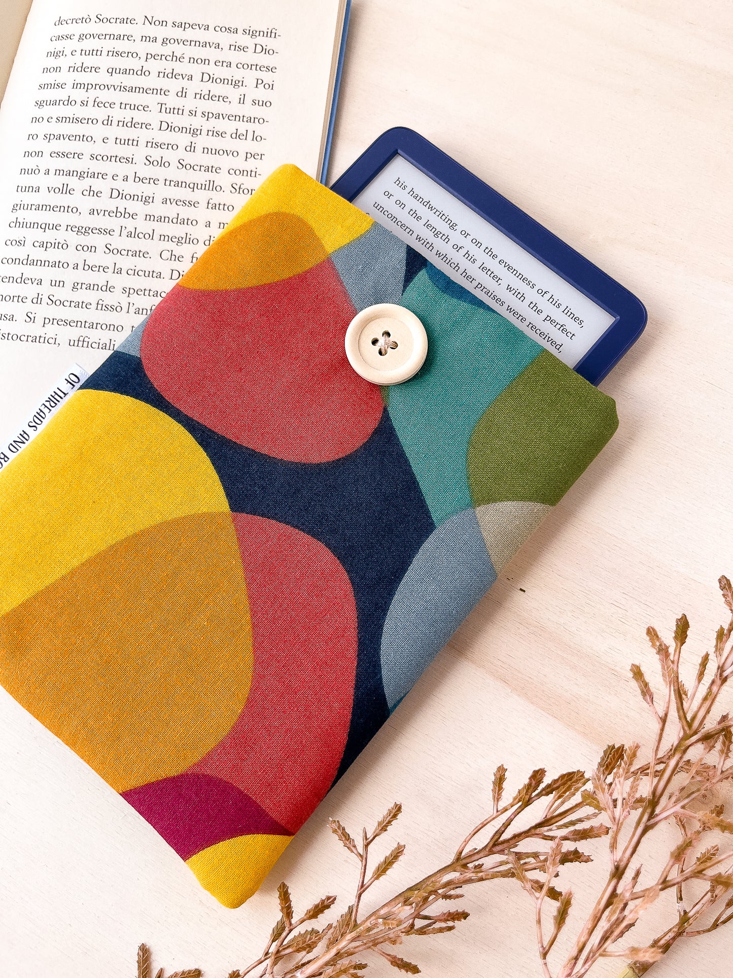 Colourful padded e-reader sleeve