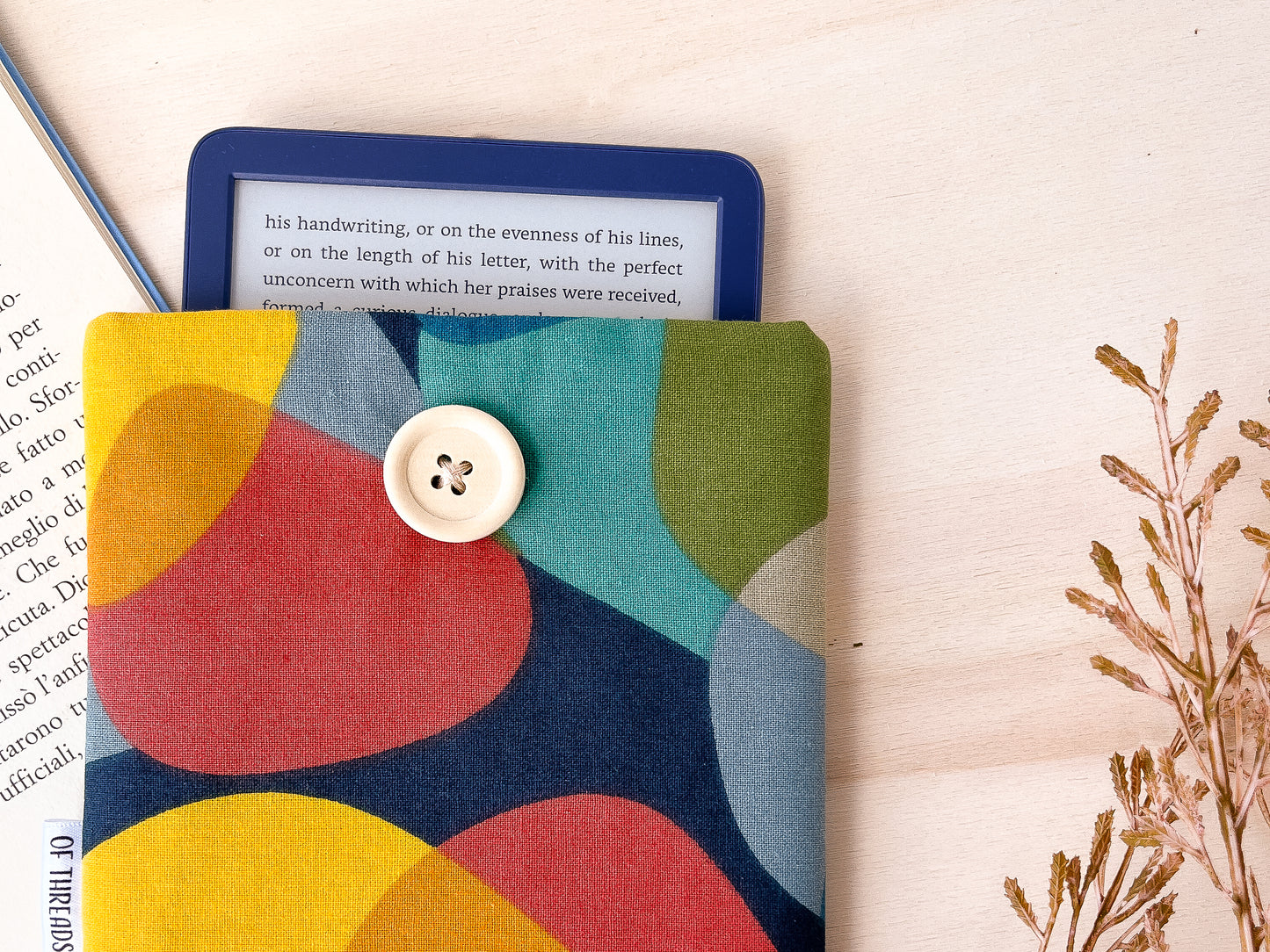 Colourful padded e-reader sleeve