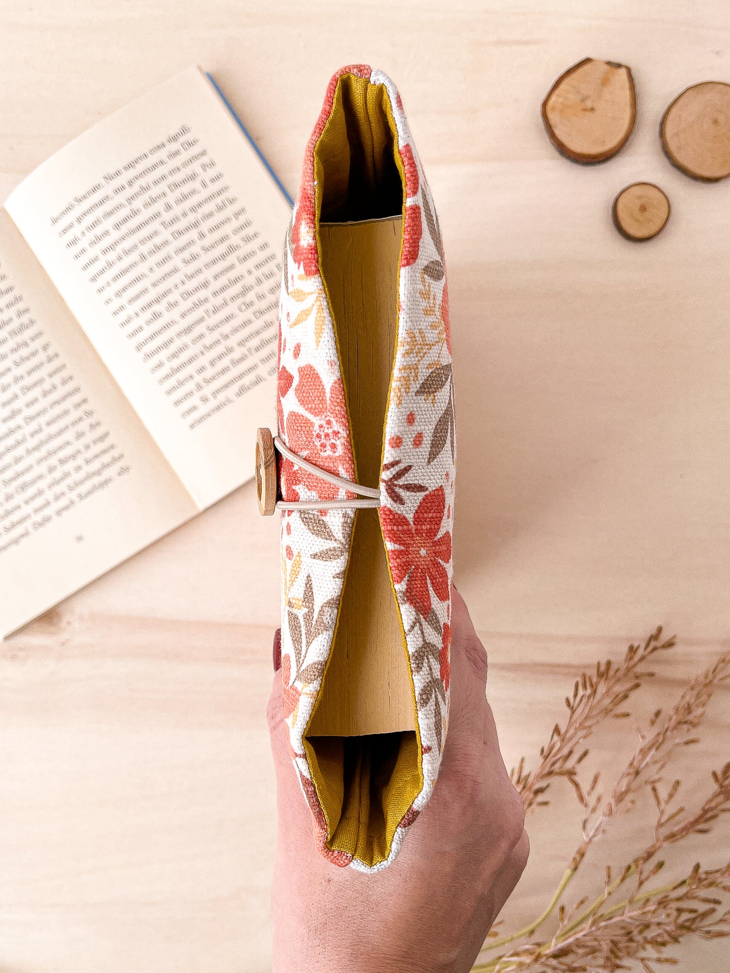 Custodia per libri imbottita in cotone con fiori arancio