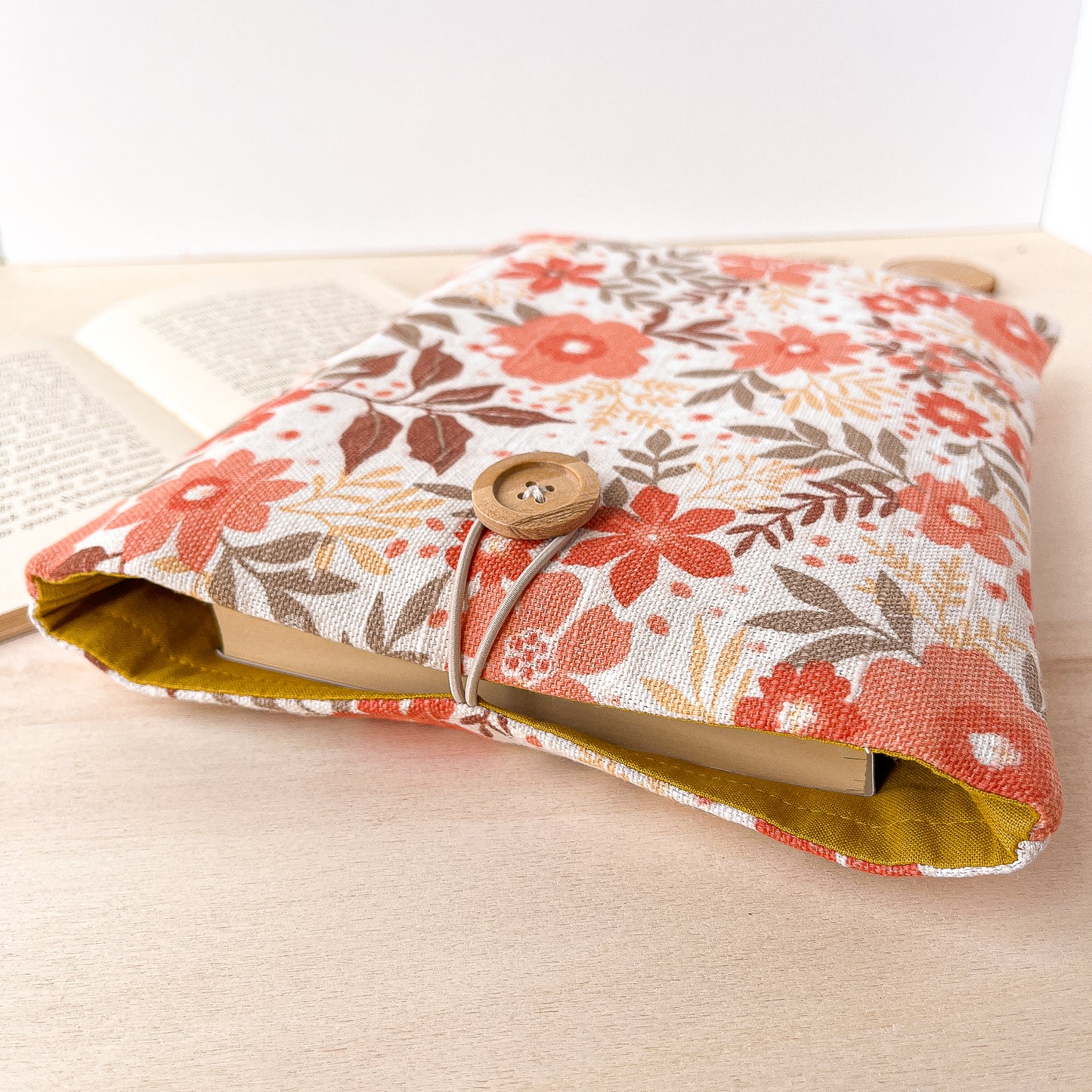 Custodia per libri imbottita in cotone con fiori arancio