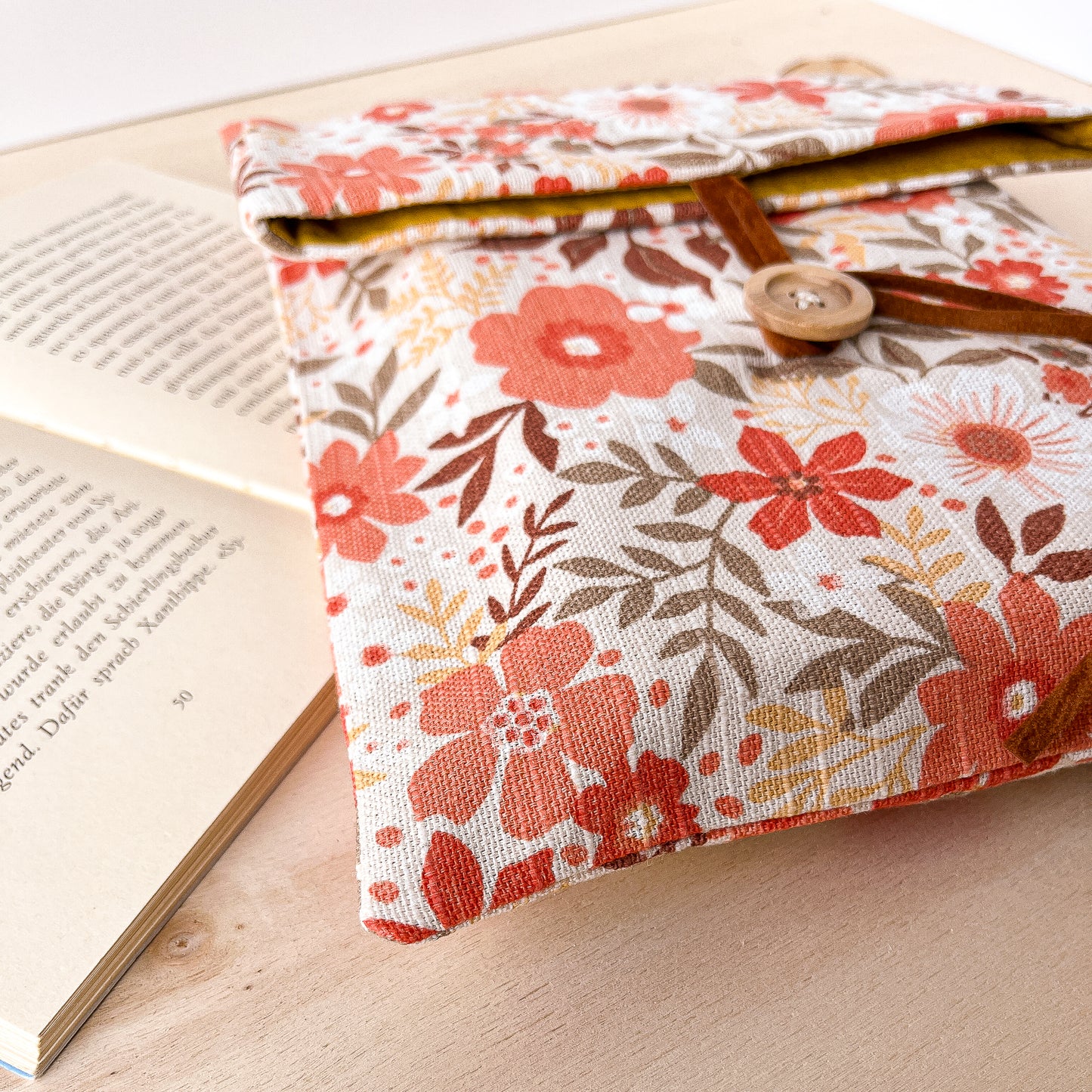 Custodia per libri regolabile in cotone con fiori arancio