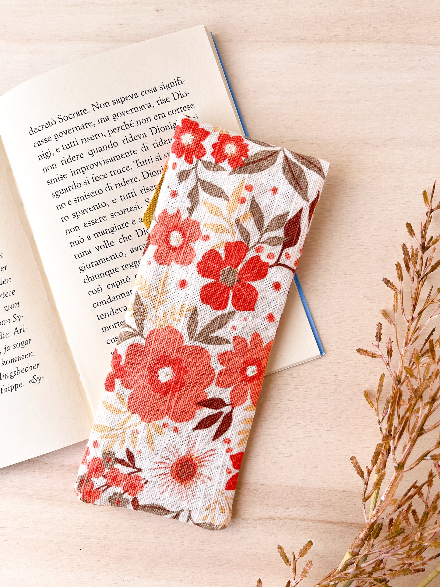 Astuccio con fiori arancio