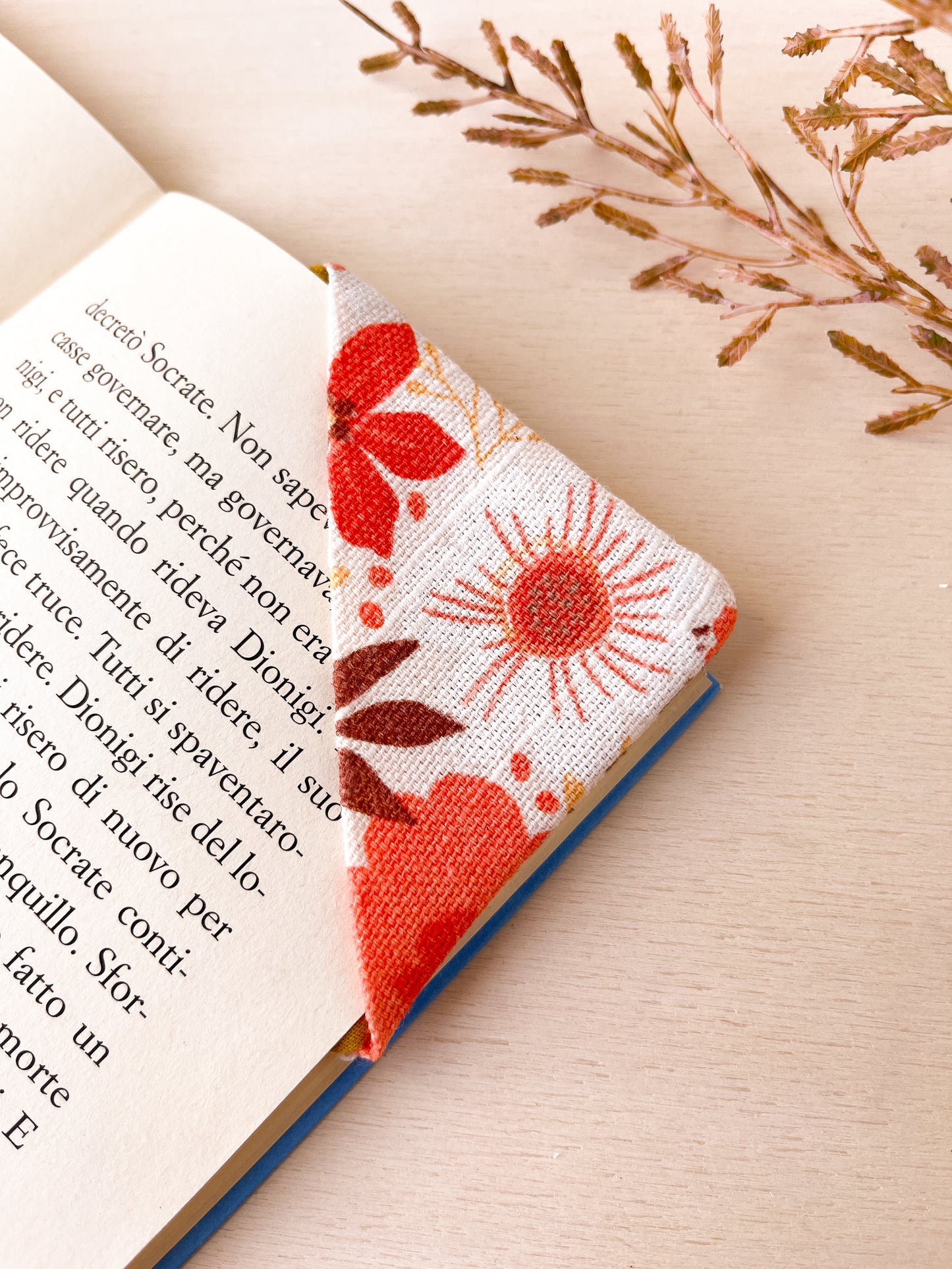 Astuccio con fiori arancio + segnalibro
