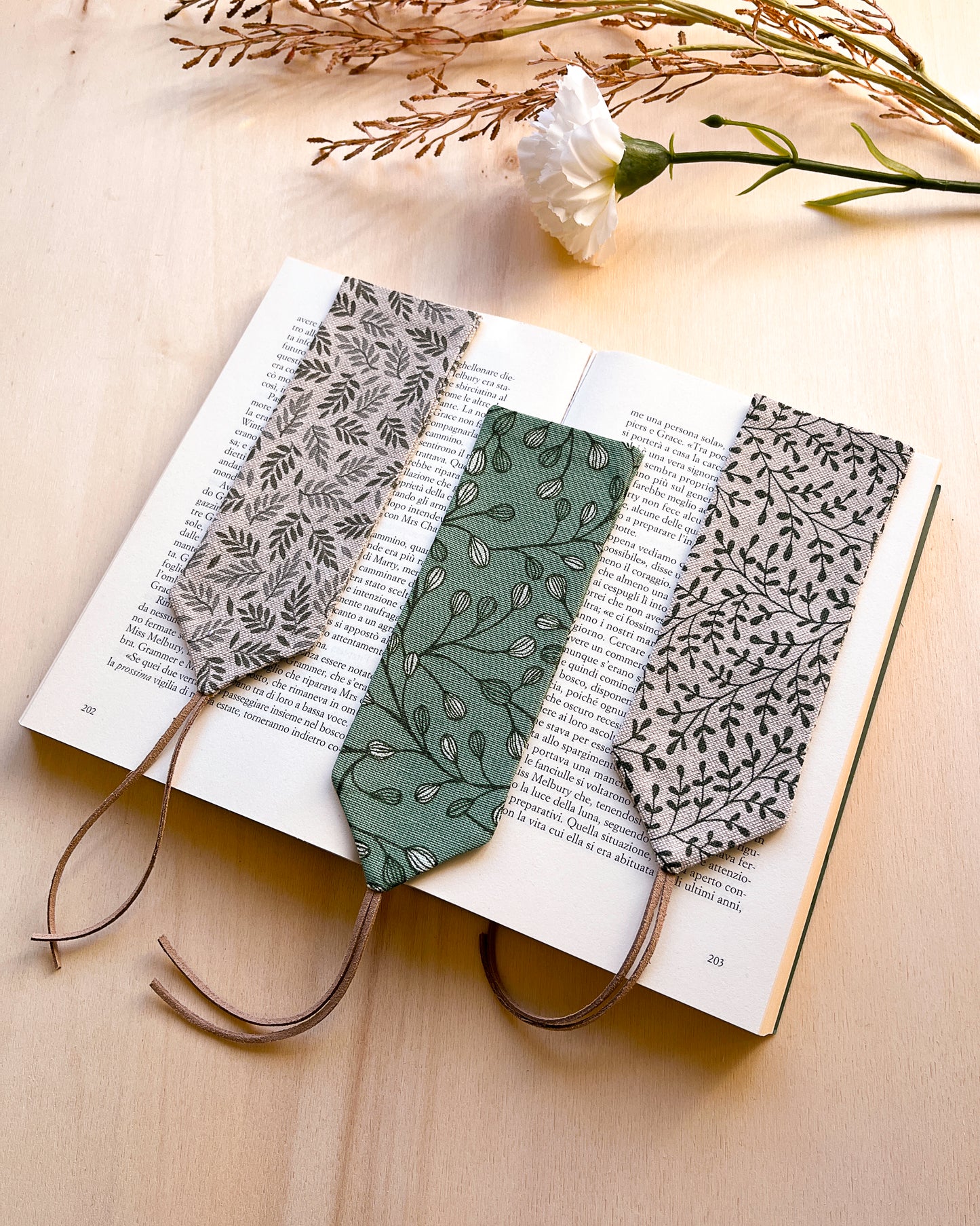 Set di 3 segnalibri con motivi botanici