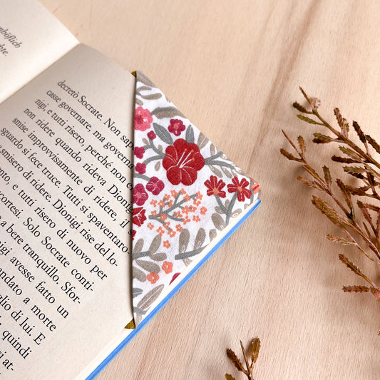 Segnalibro in stoffa ad angolo con fiori Liberty