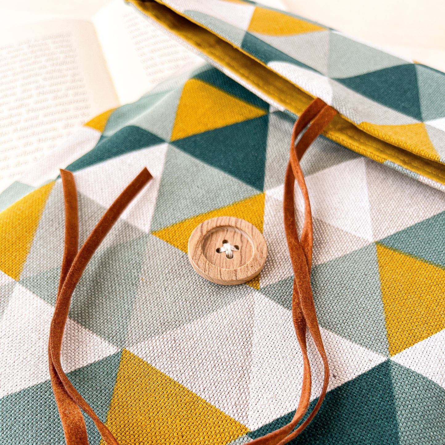 Custodia per libri regolabile in cotone con motivo geometrico
