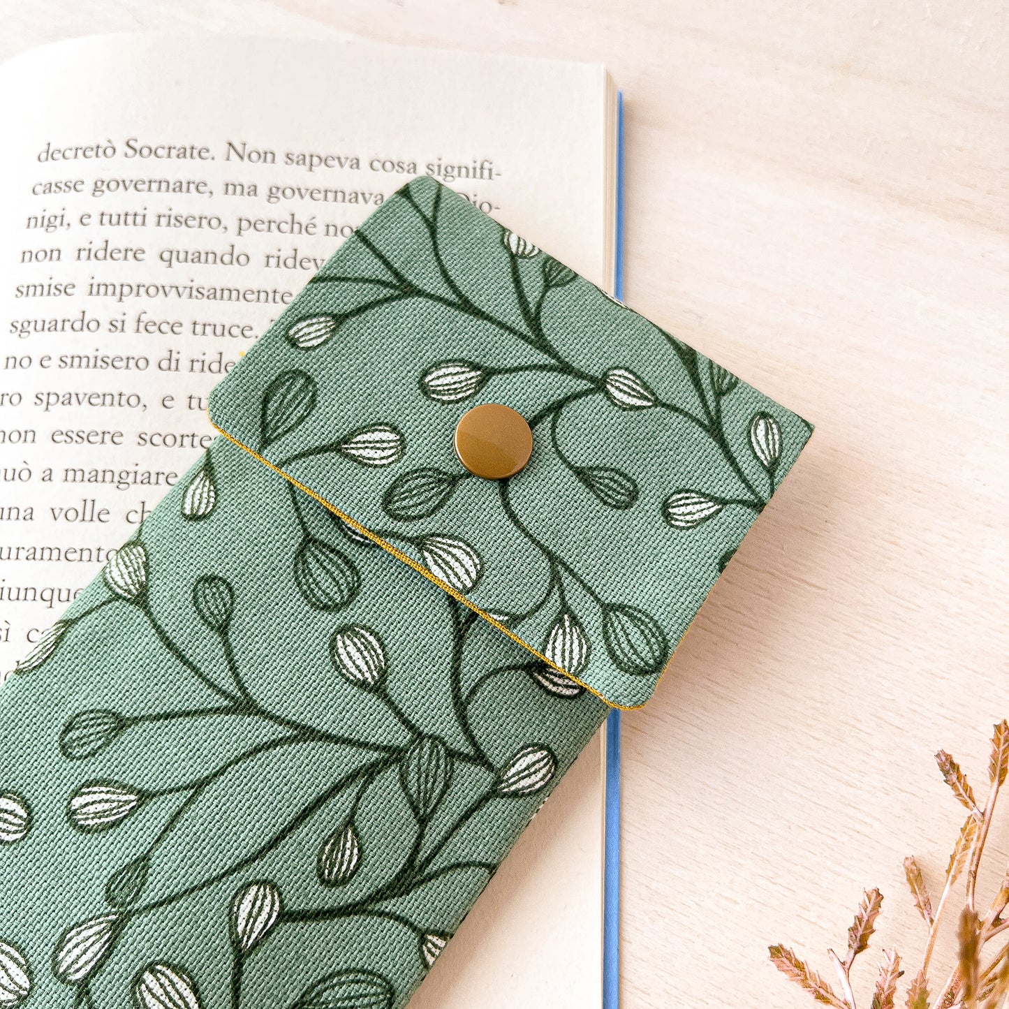 Astuccio verde con foglie + segnalibro