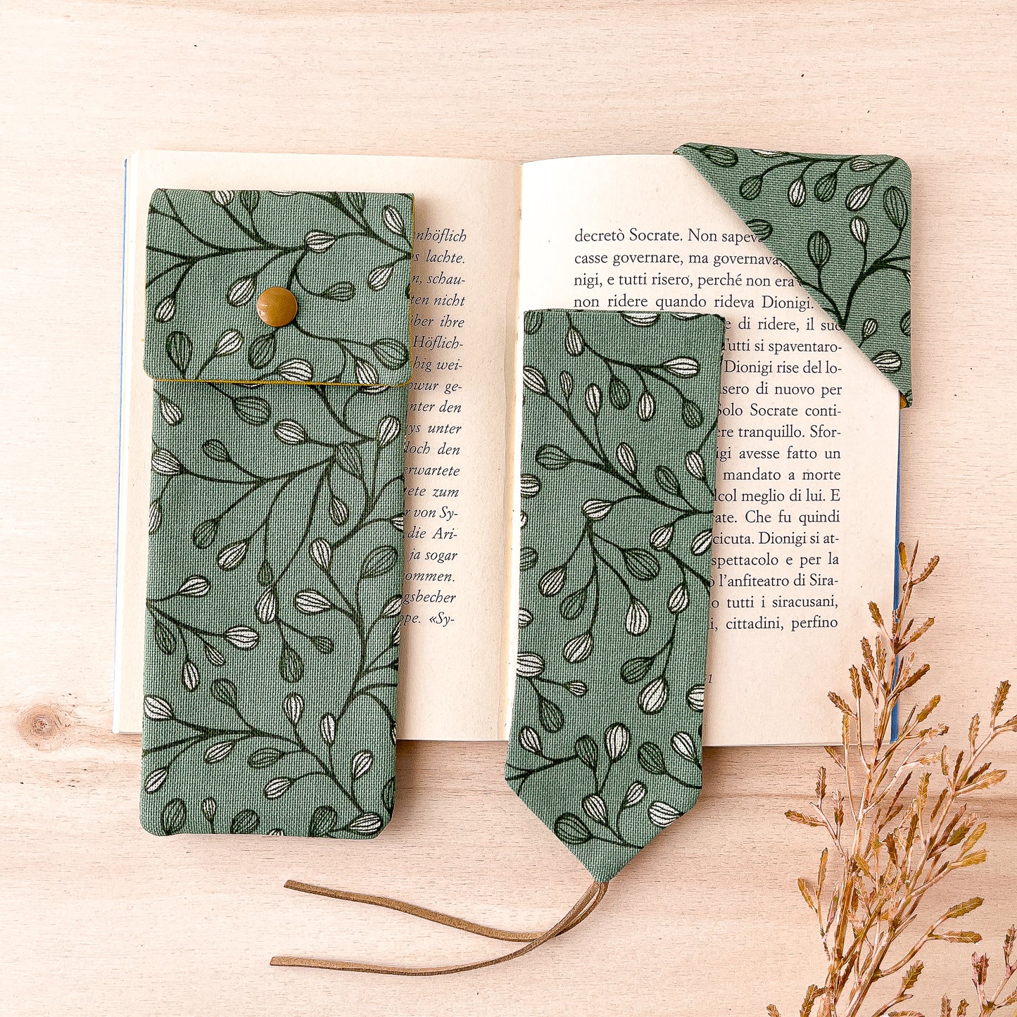 Astuccio verde con foglie + segnalibro