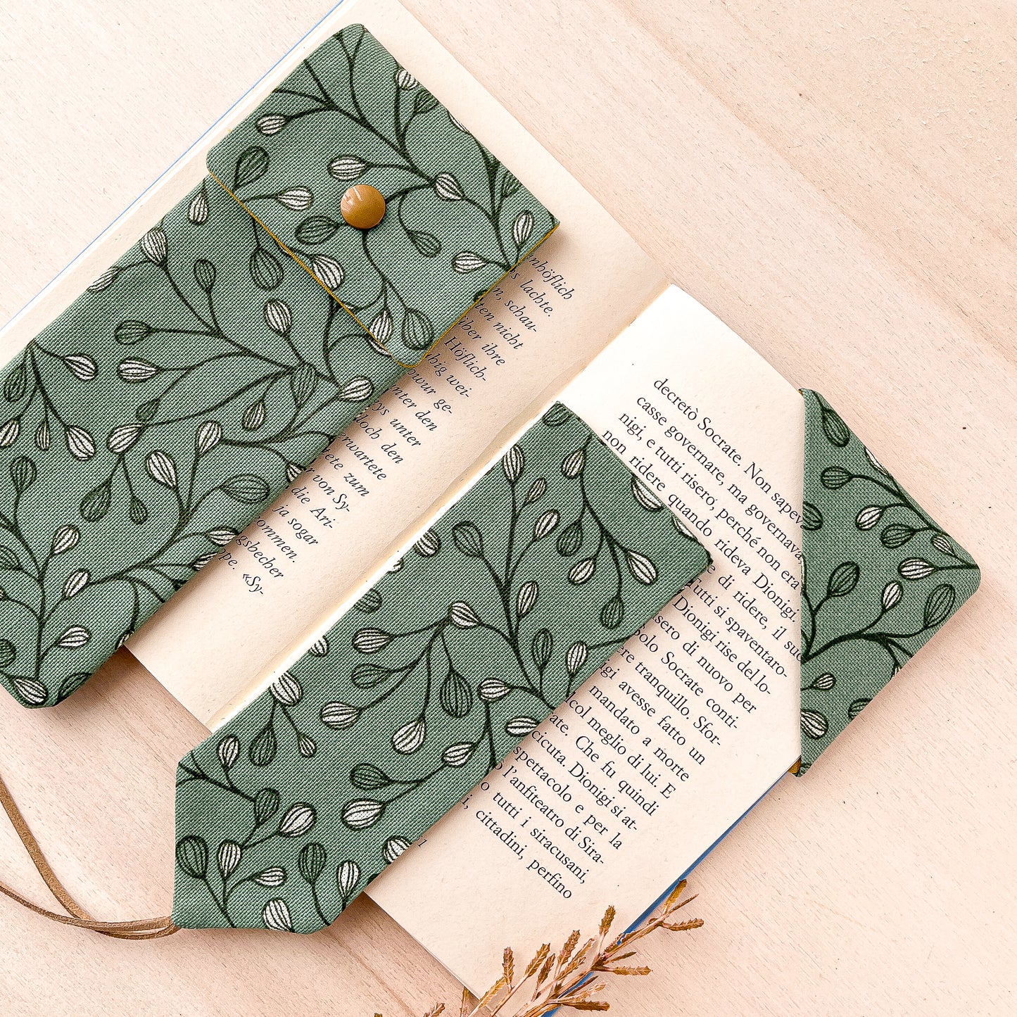 Astuccio verde con foglie + segnalibro