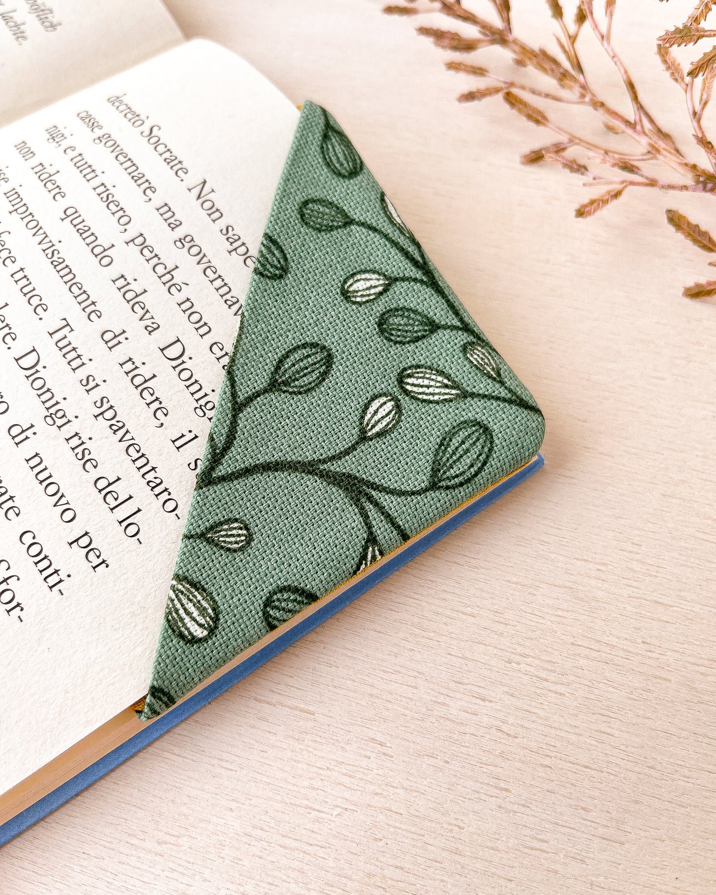 Astuccio verde con foglie + segnalibro