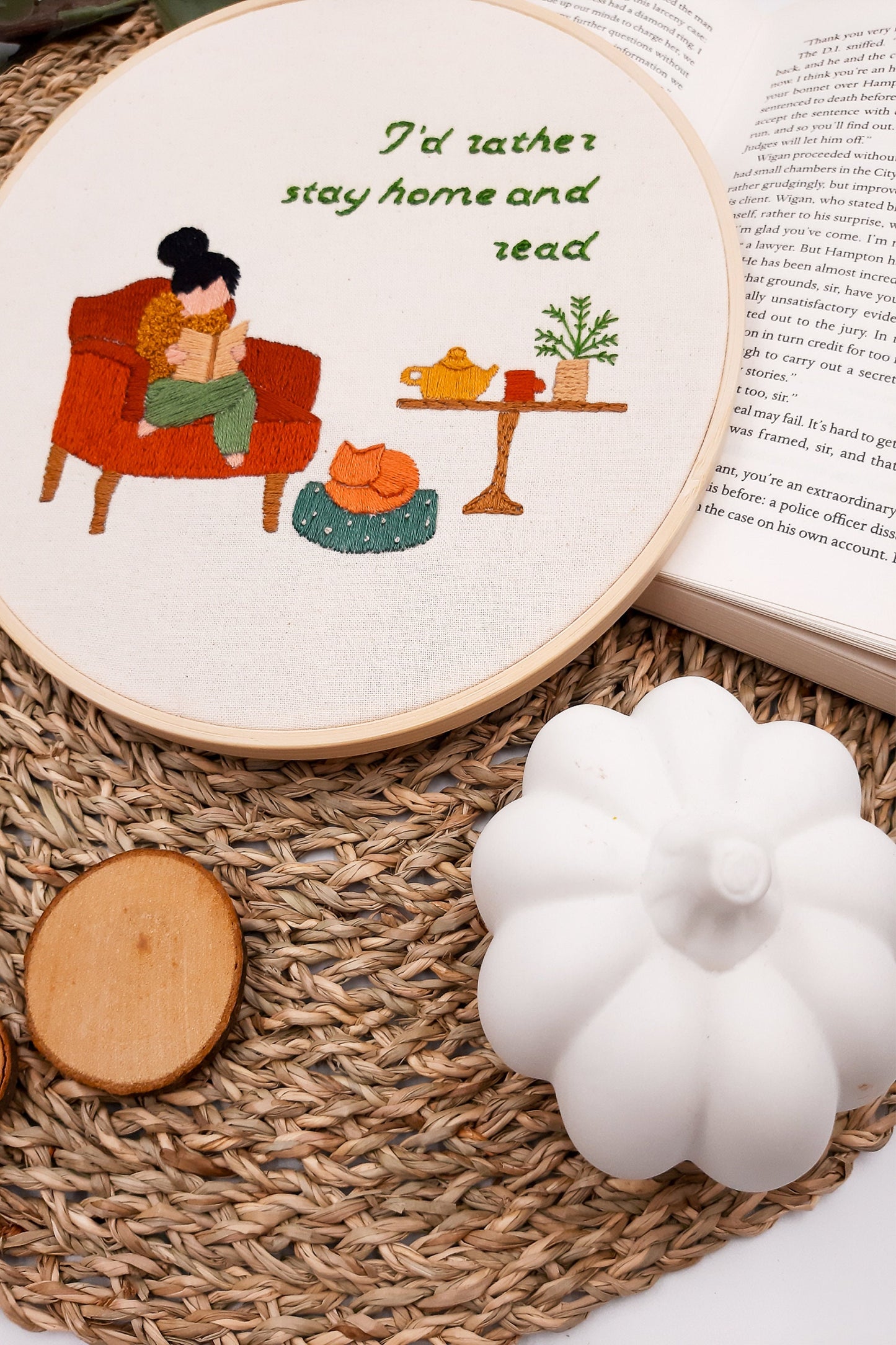 Embroidery pattern - I'd rather stay home and read, pdf embroidery tutorial, video tutorial, stitching project for book lovers and bookworms