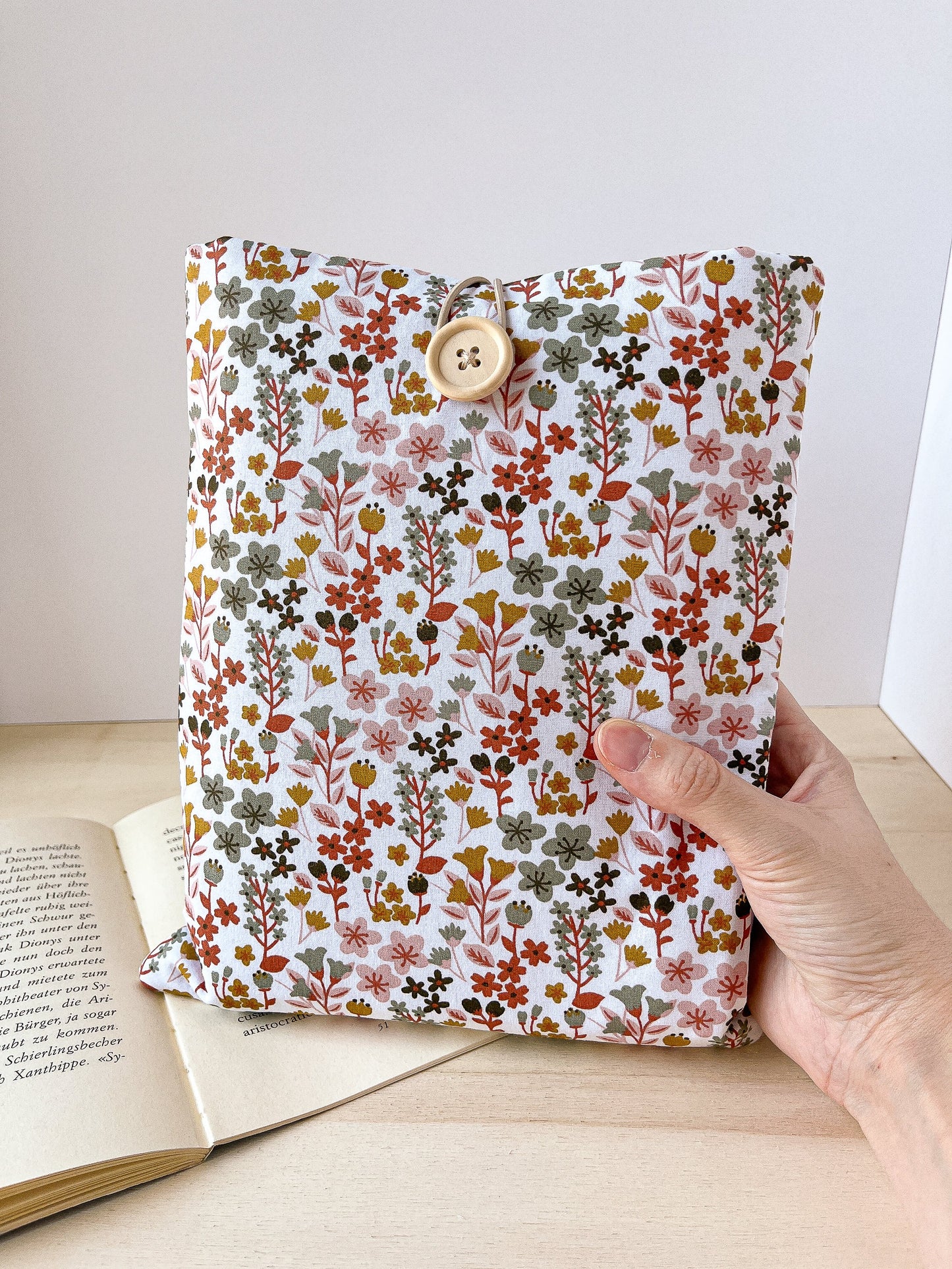 Custodia per libri imbottita in cotone con motivo a fiorellini