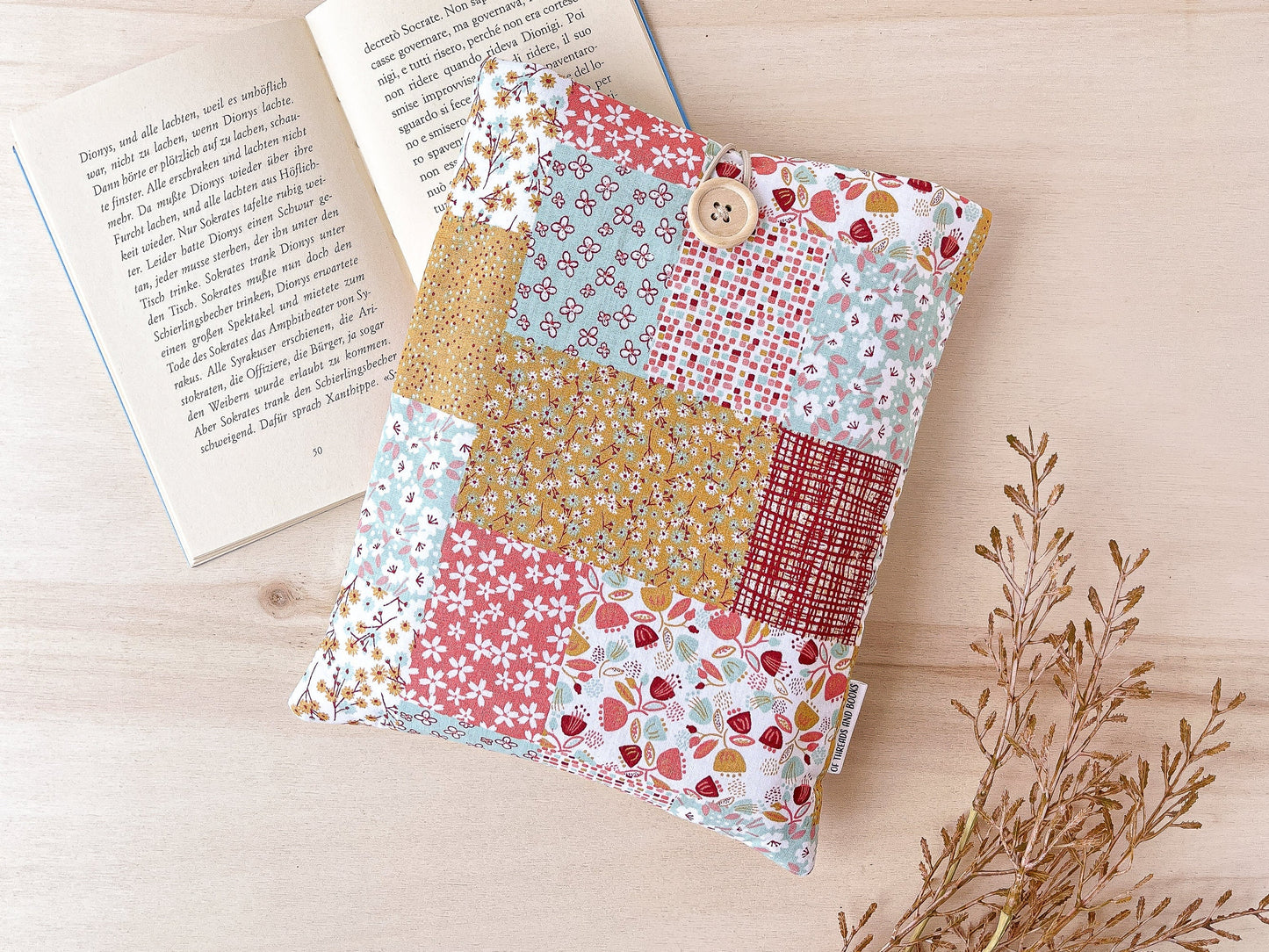 Custodia per libri imbottita con motivo patchwork floreale