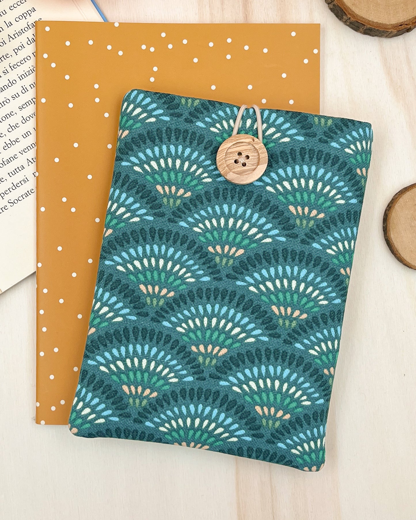 Peacock blue padded e-reader sleeve