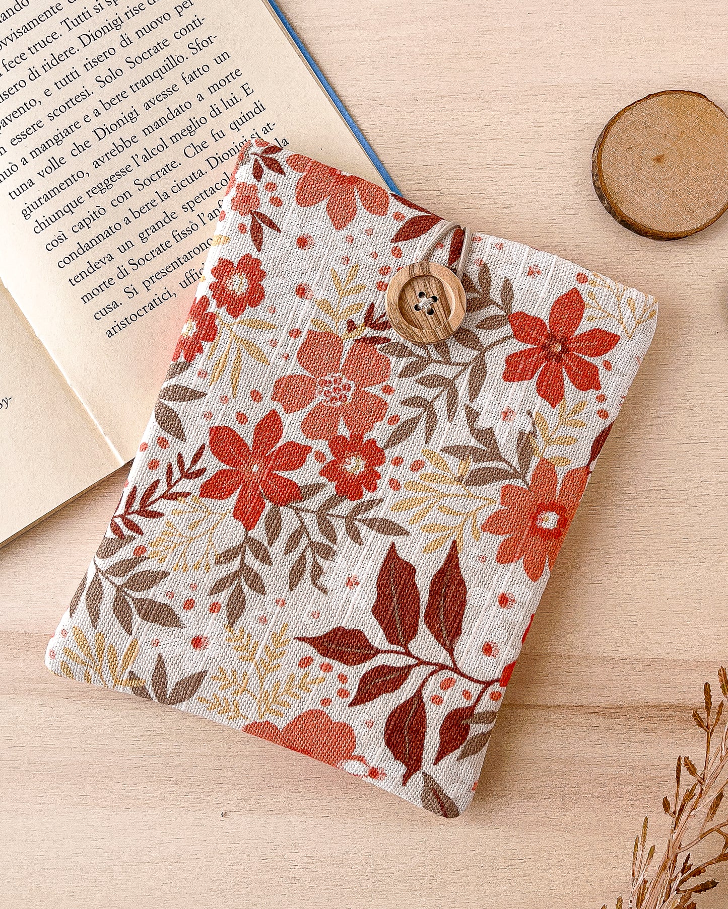 Orange flowers padded e-reader sleeve