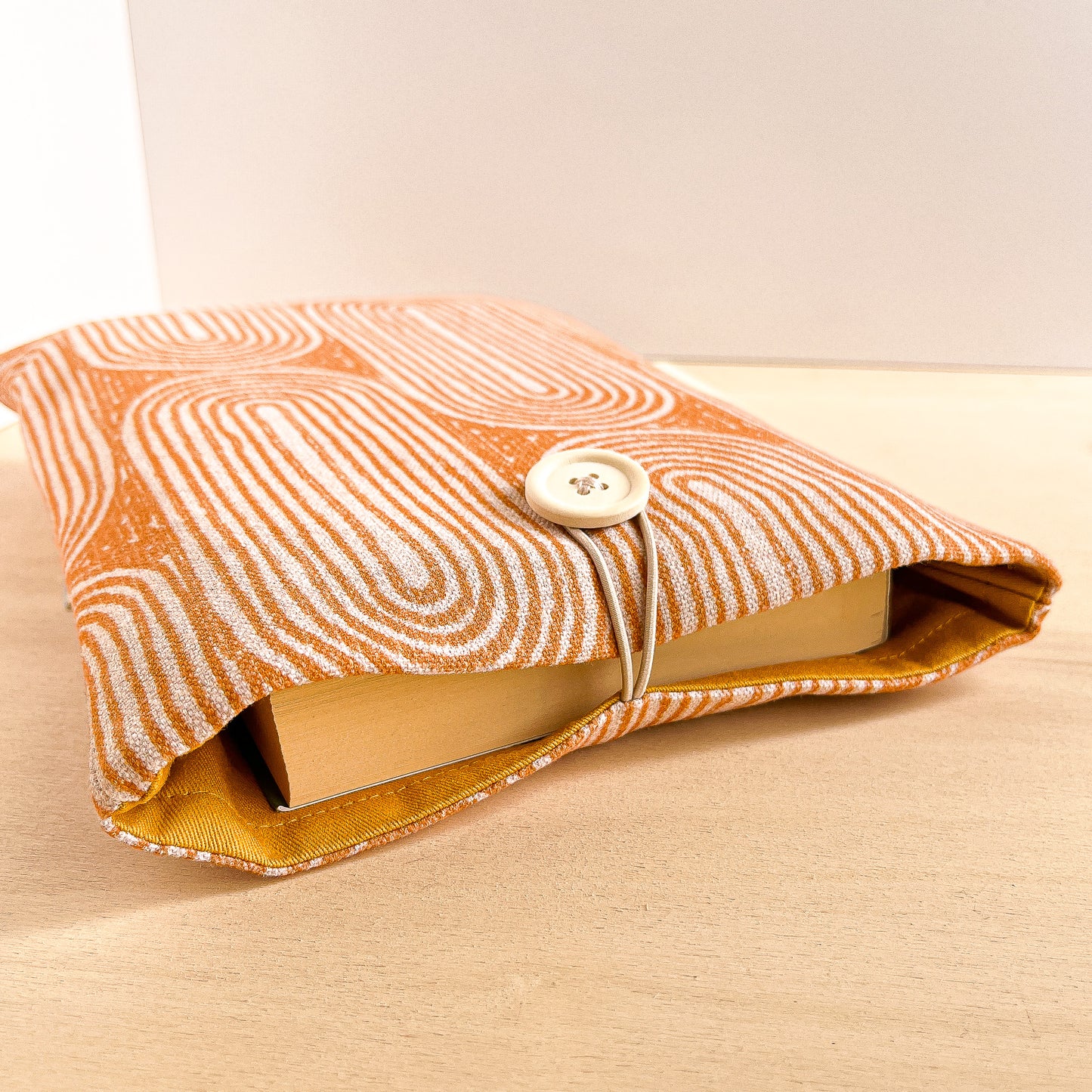 Custodia per libri imbottita in cotone con motivo geometrico arancio