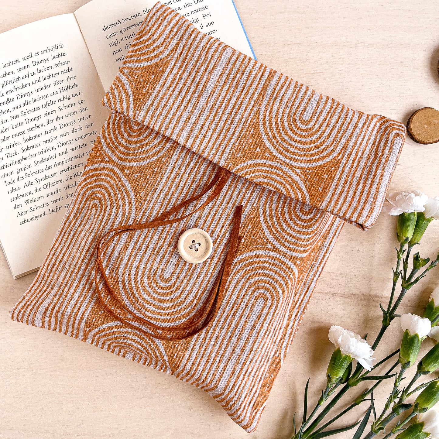 Adjustable orange cotton book sleeve