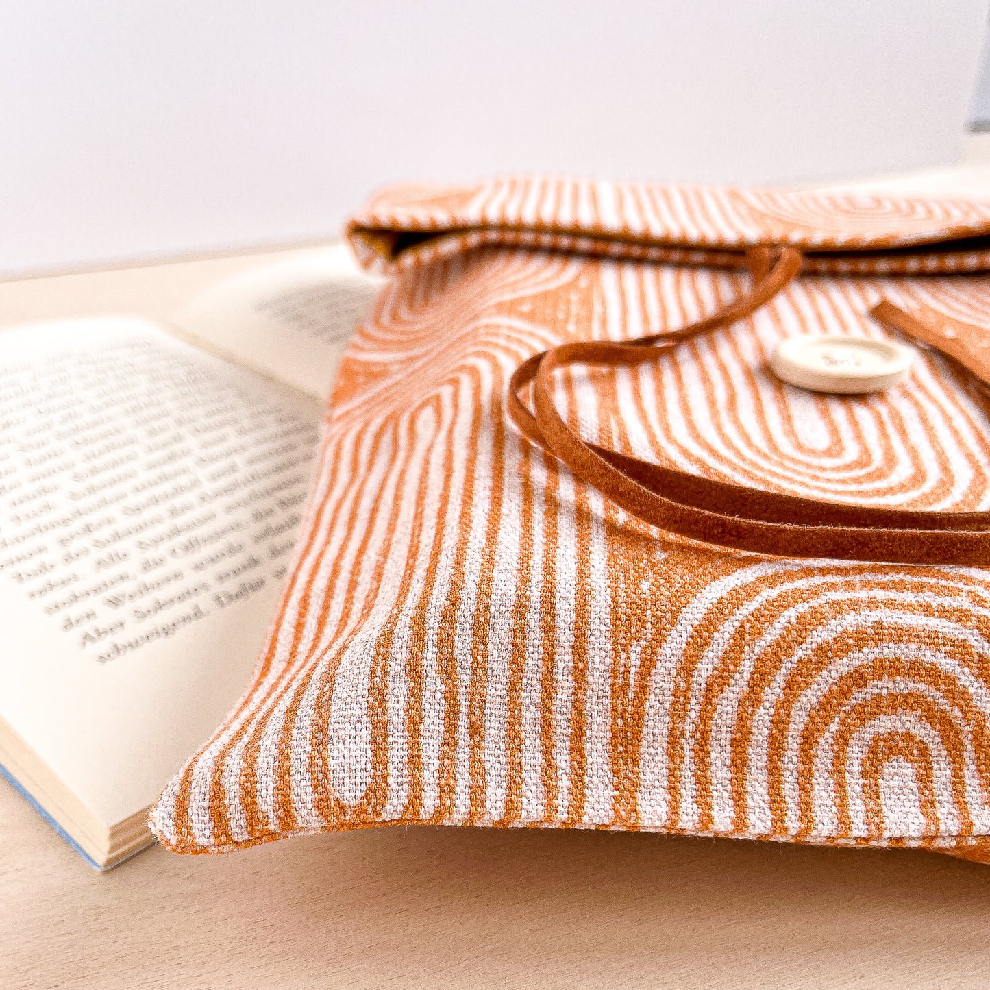 Adjustable orange cotton book sleeve