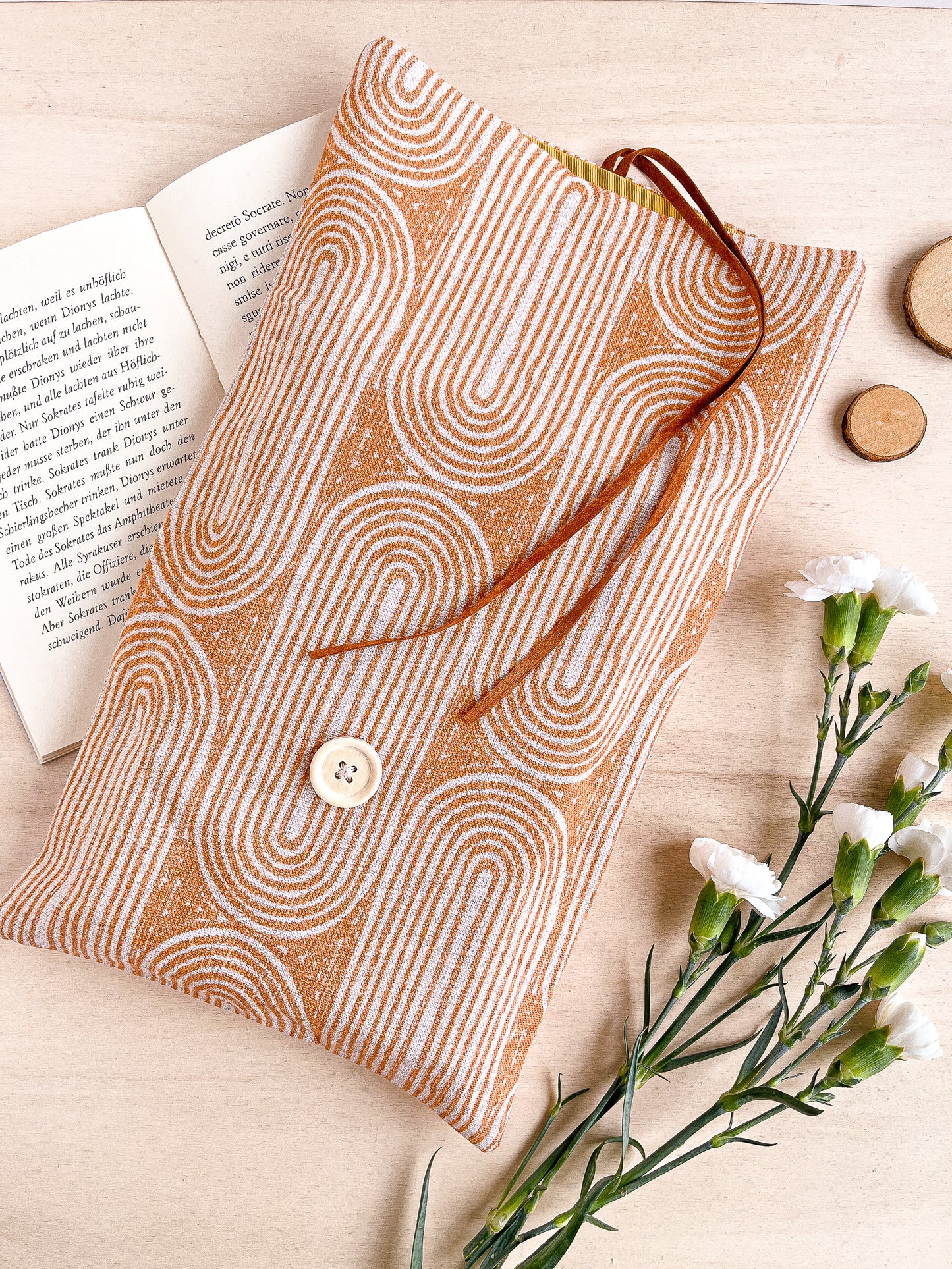 Adjustable orange cotton book sleeve