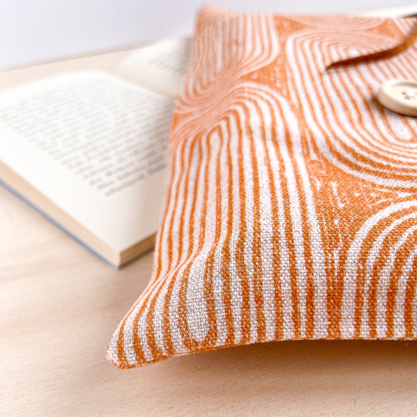 Adjustable orange cotton book sleeve