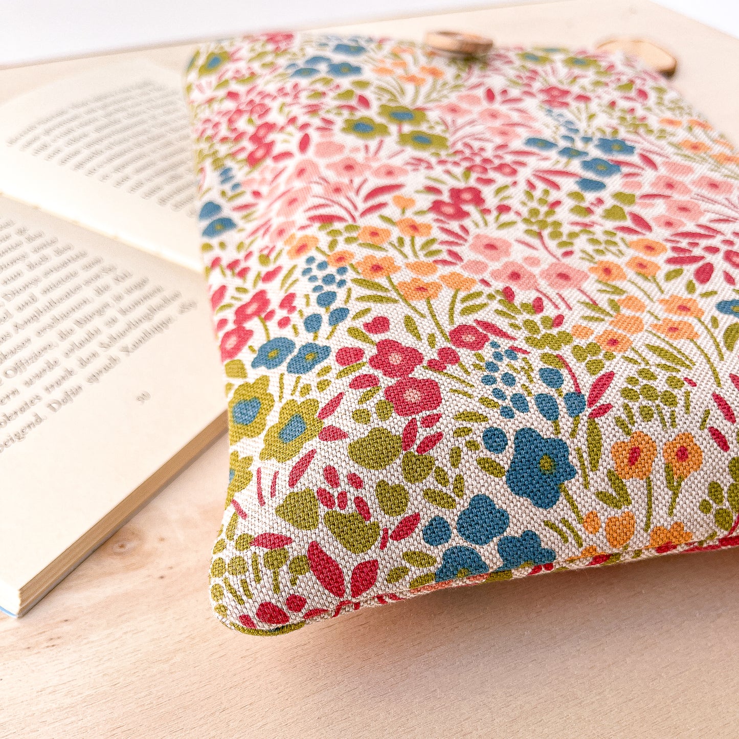 Custodia per libri imbottita in cotone con motivo floreale