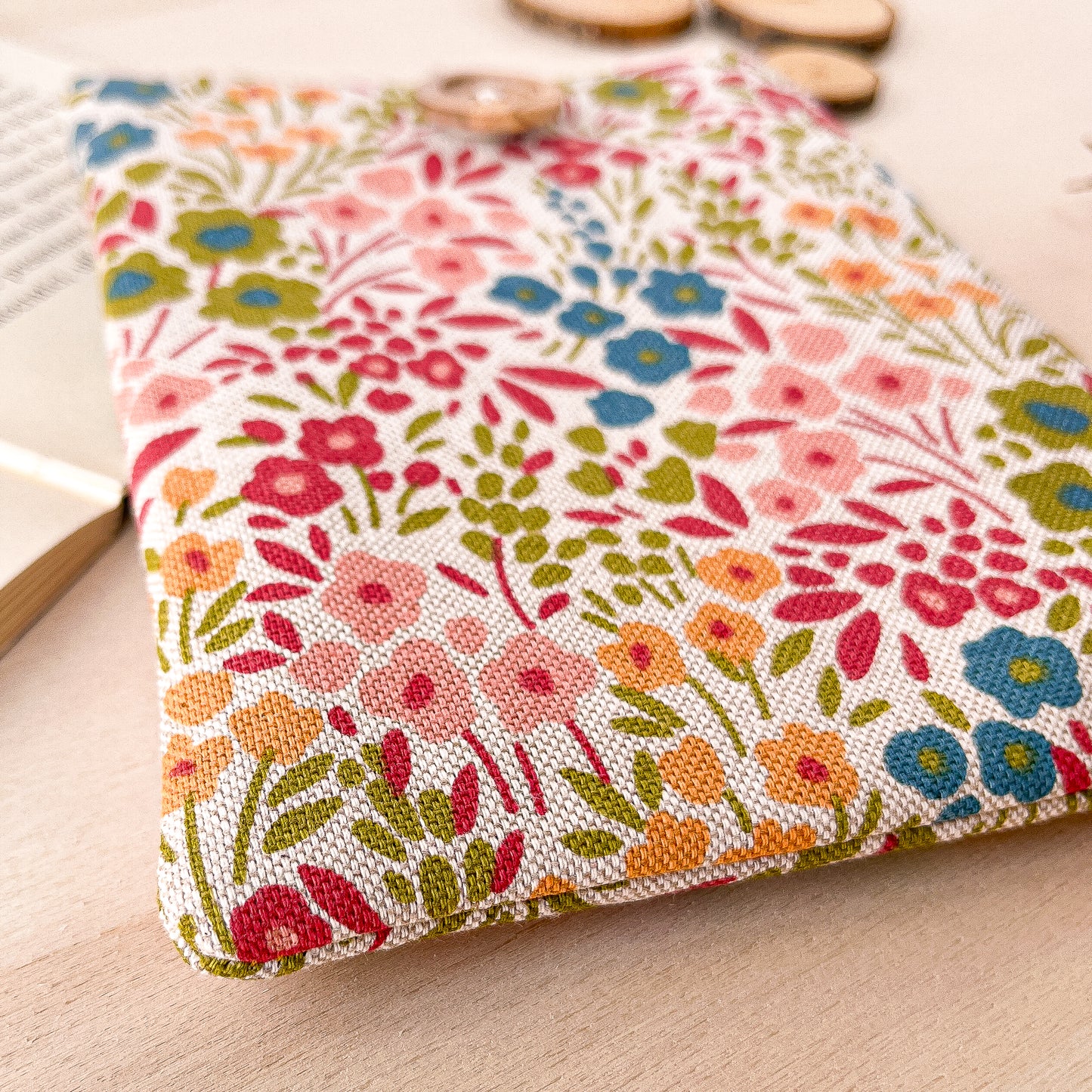 Flowery padded e-reader sleeve