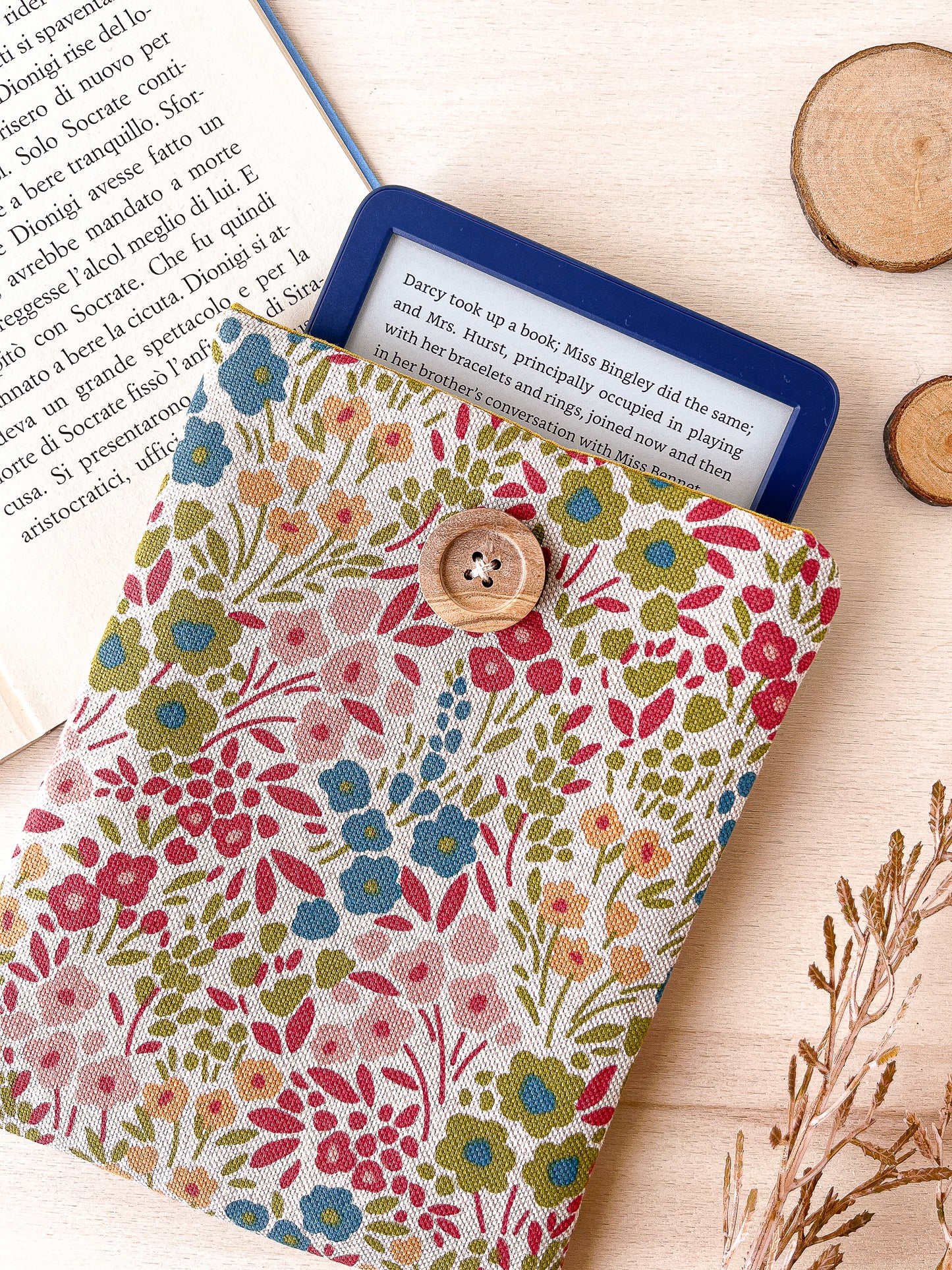 Flowery padded e-reader sleeve