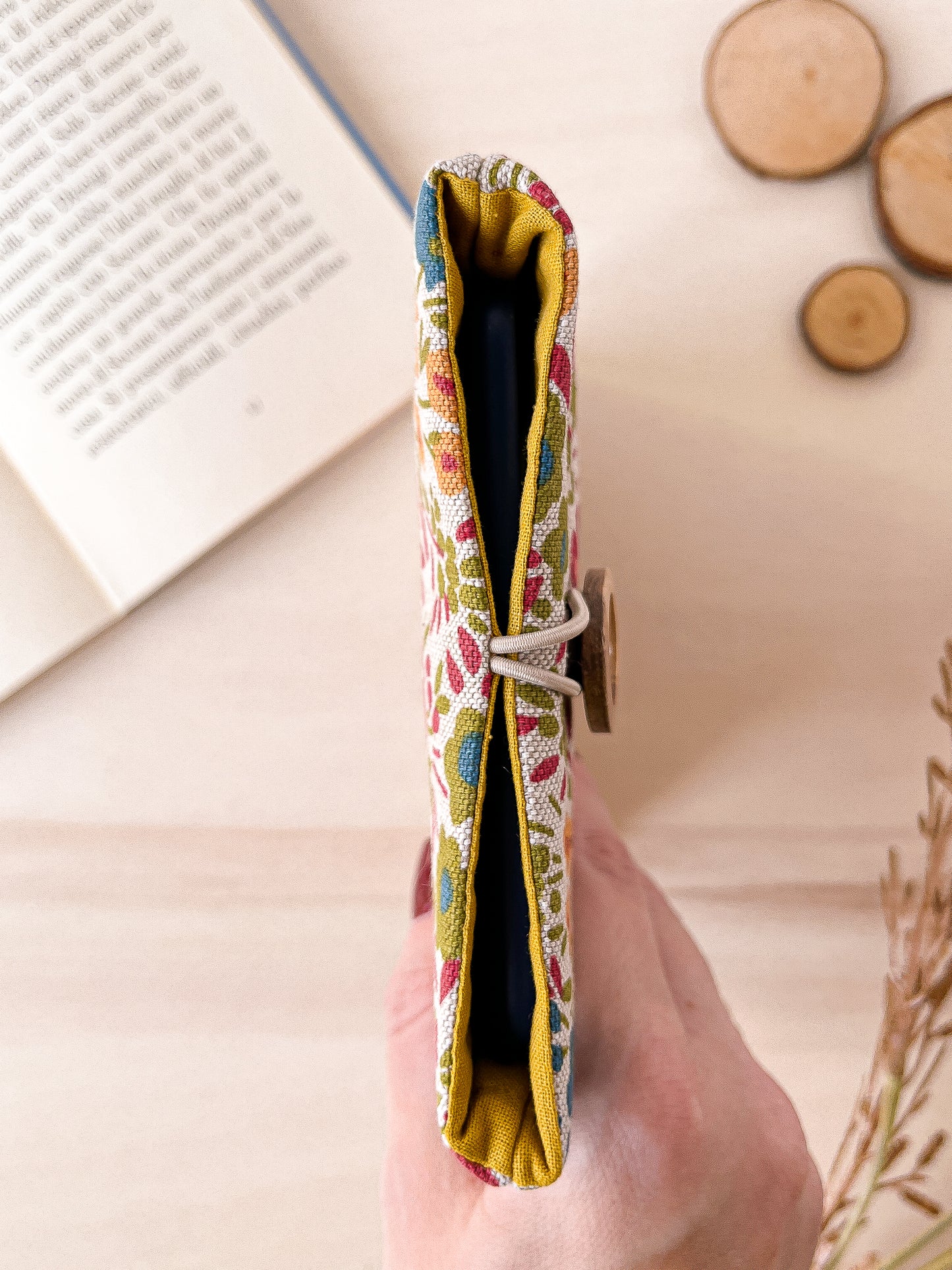 Flowery padded e-reader sleeve